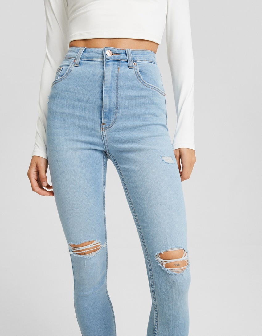 Calça jeans skinny de cintura super alta e rasgada