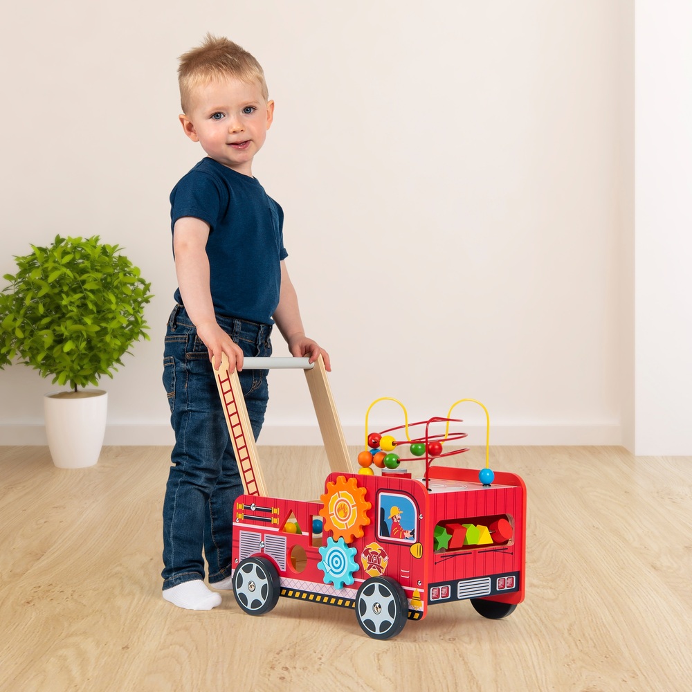 Eichhörnchen-Spielzeug-Feuerwehrwagen aus Holz