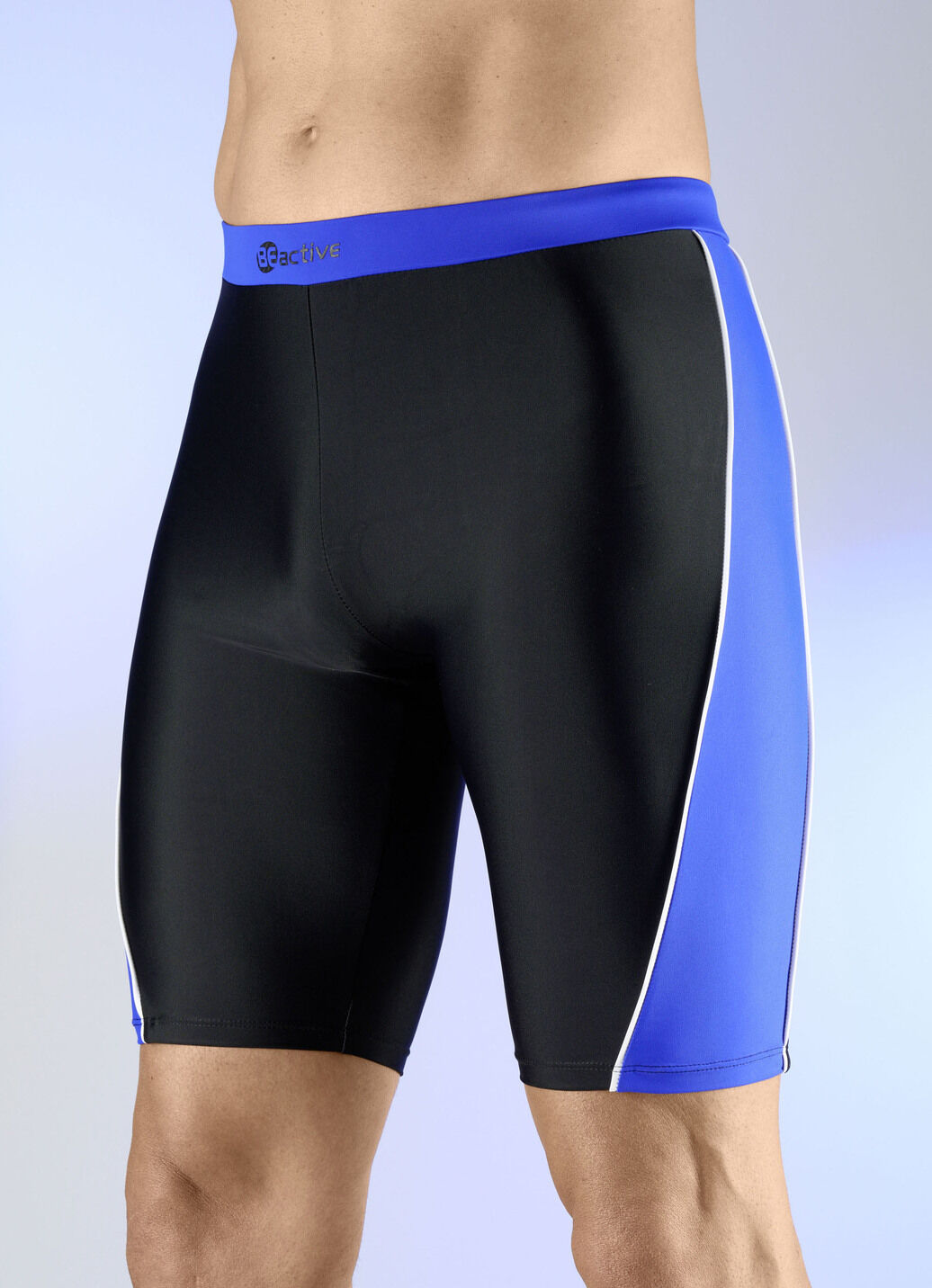 Badelongpants mit blauen Einsätzen