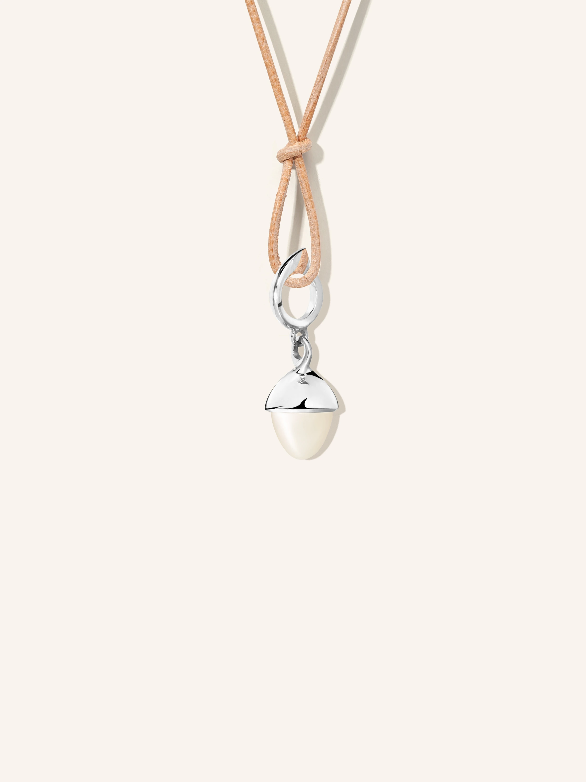 TAMARA COMOLLI Anhänger PENDANT MIKADO FLAMENCO MOONSTONE SAND/WHITE aus 18 Karat Weißgold mit sandfarbenem Mondstein