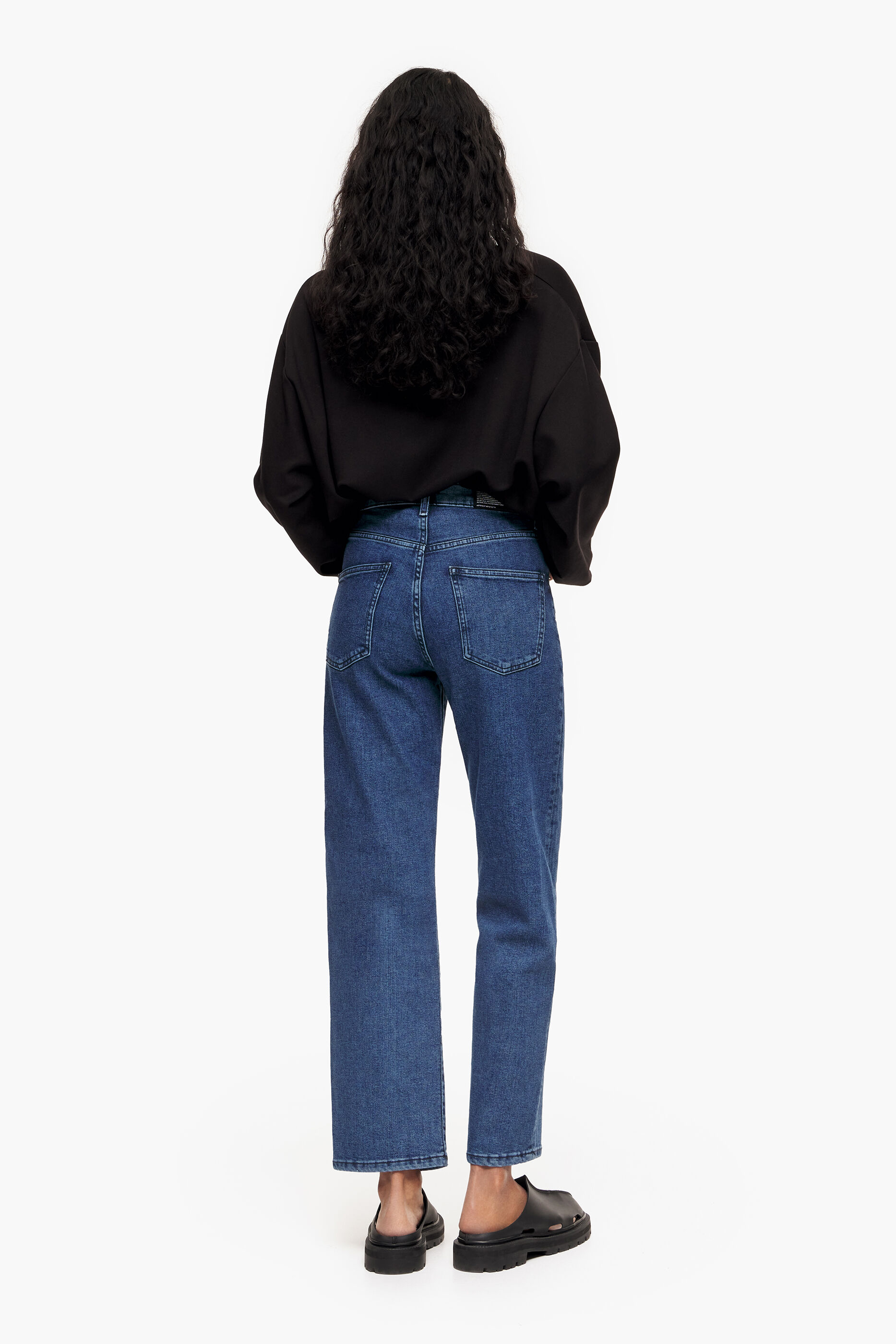 CALÇA RETA CURTA - Jeans azul escuro de perna reta