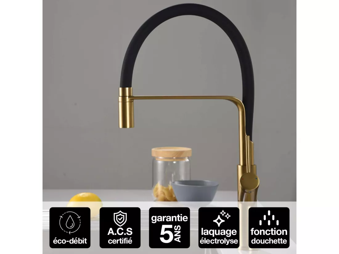 Mitigeur Cuisine Douchette IMEX SENA Or Brossé (PVD), corps en laiton et bec flexible en noir mat, cartouche céramique de 30 mm.