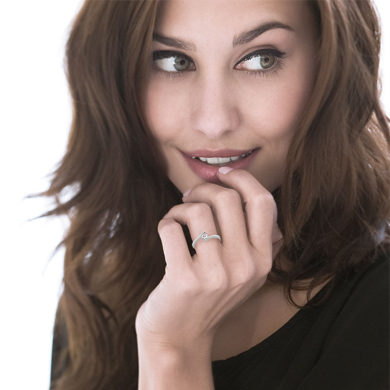 Bague solitaire or 750 blanc 25/100e de carat