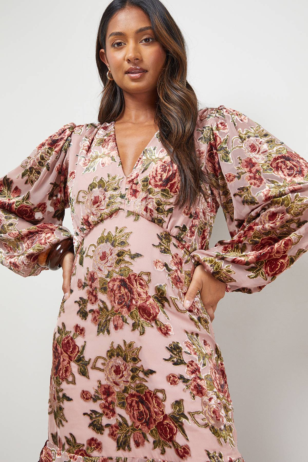 Oasis Robe Mi-Longue Tea Dress Dévorée à Manches Bouffantes Étagées