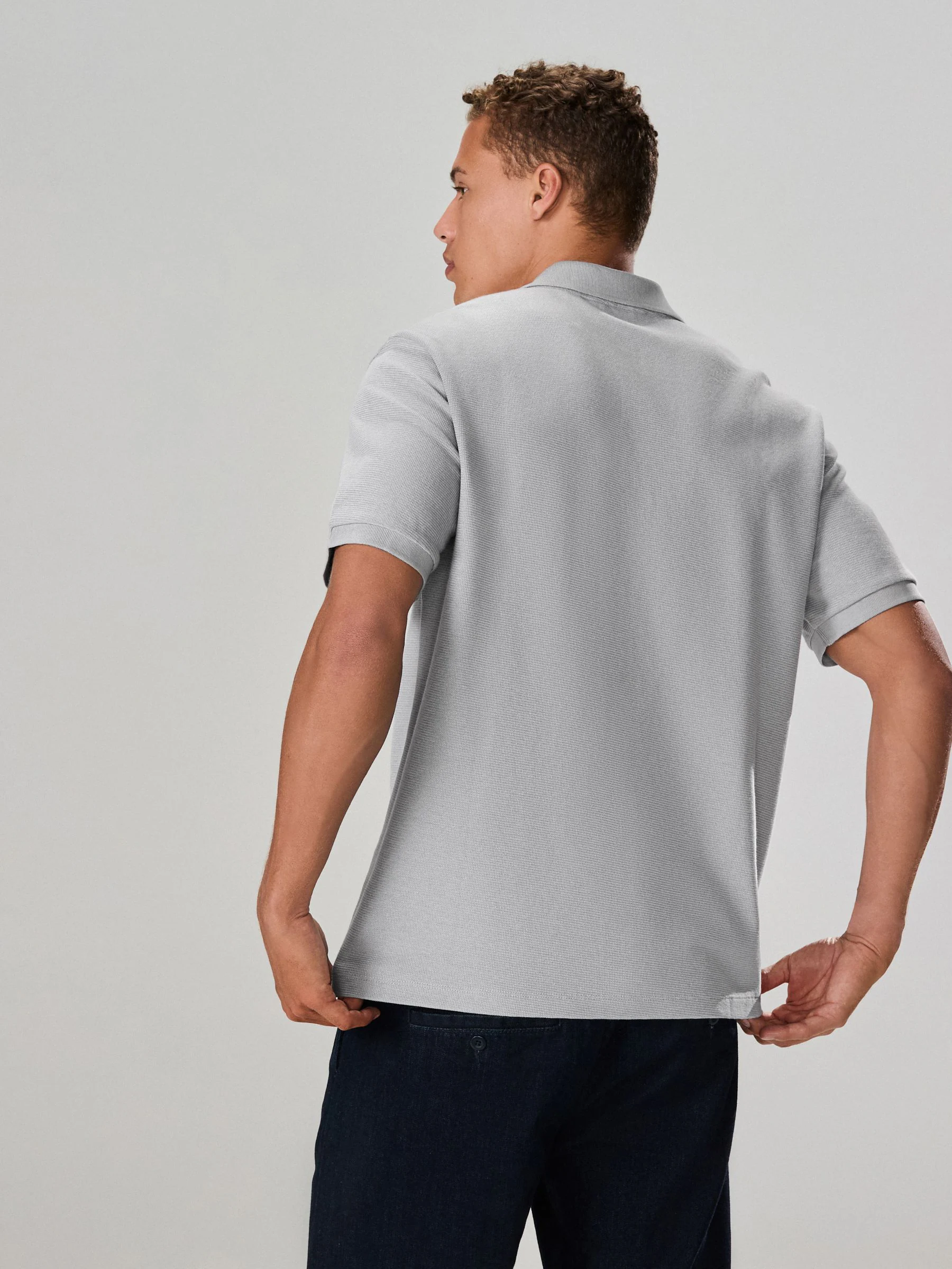 Grijs - Smart poloshirt met textuur en rits