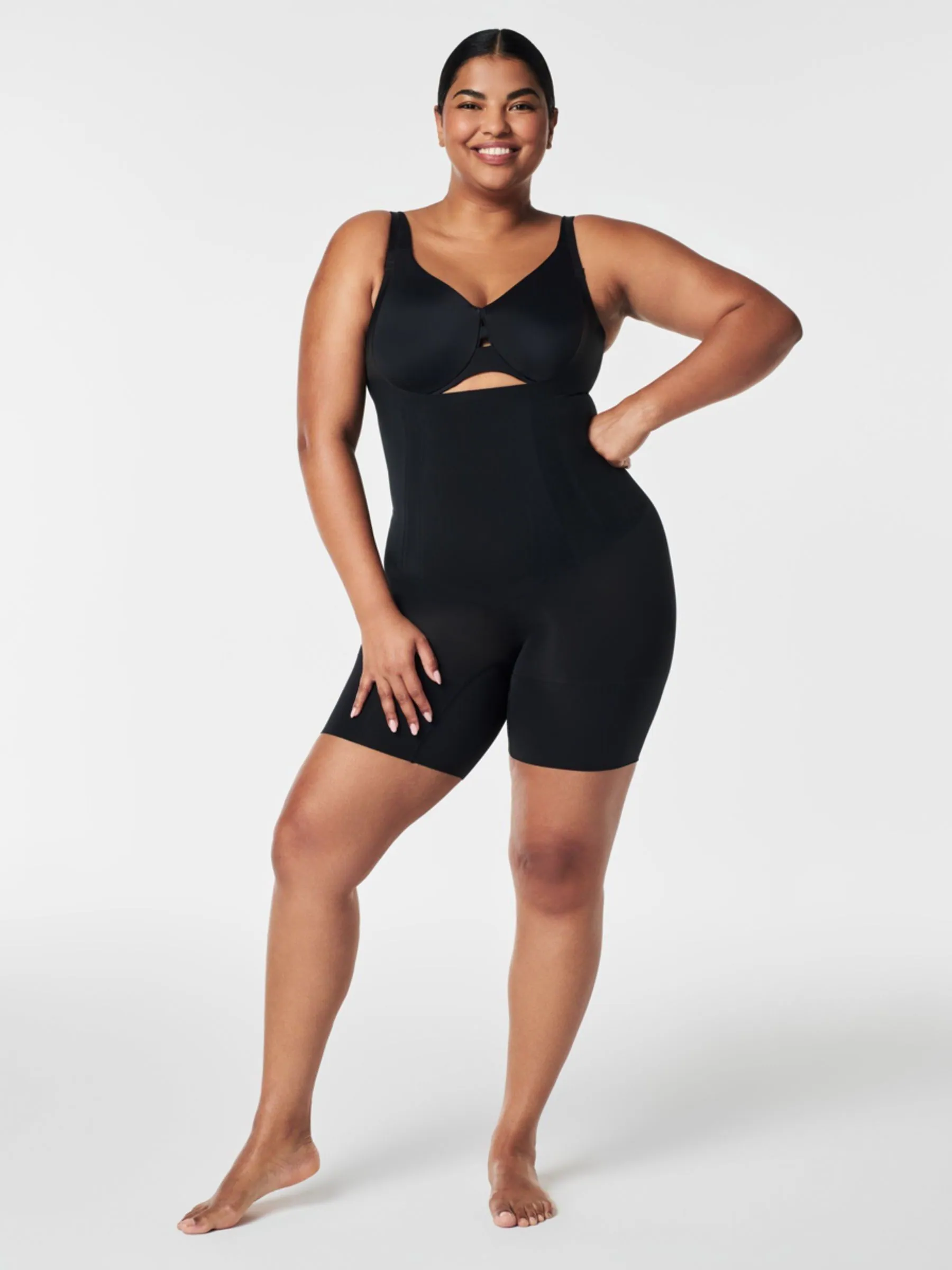 Zwart - SPANX SPANXsculpt™ OnCore-bodysuit met open buste tot halverwege het bovenbeen