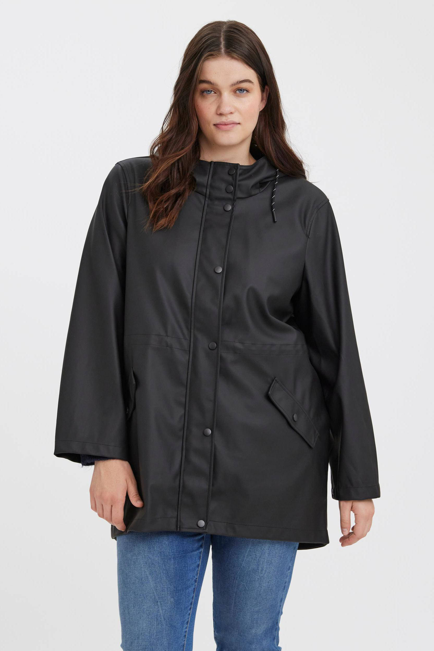 VERO MODA CURVE coated regenjas VMMALOU zwart