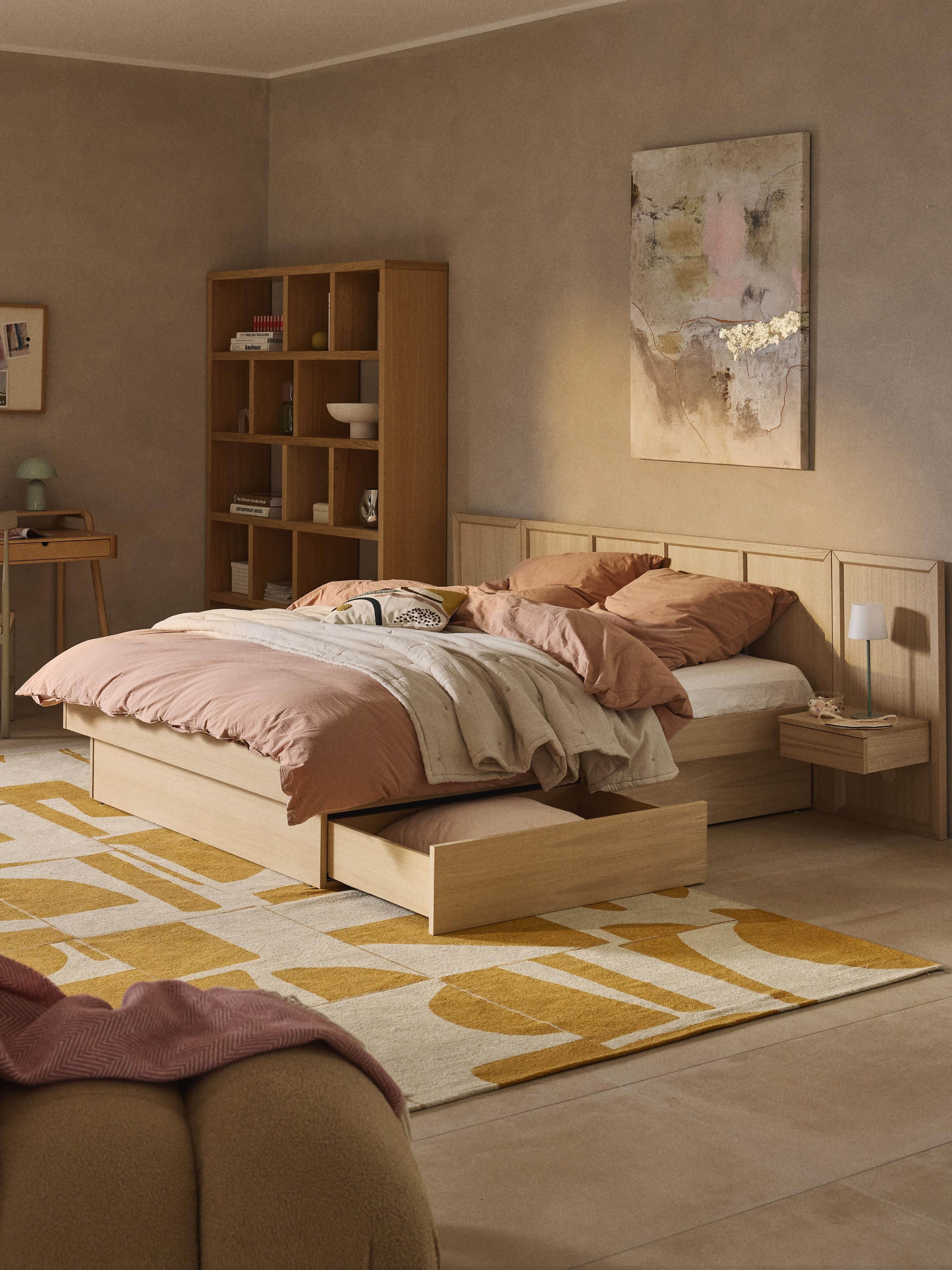 Houten bed Nanto met lades en hoofdeinde
