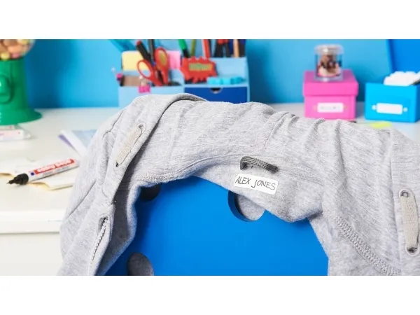 Edding Laundry Marker sæt - 1 pen   25 etiketter til mørke textiler - stryges i tøjet