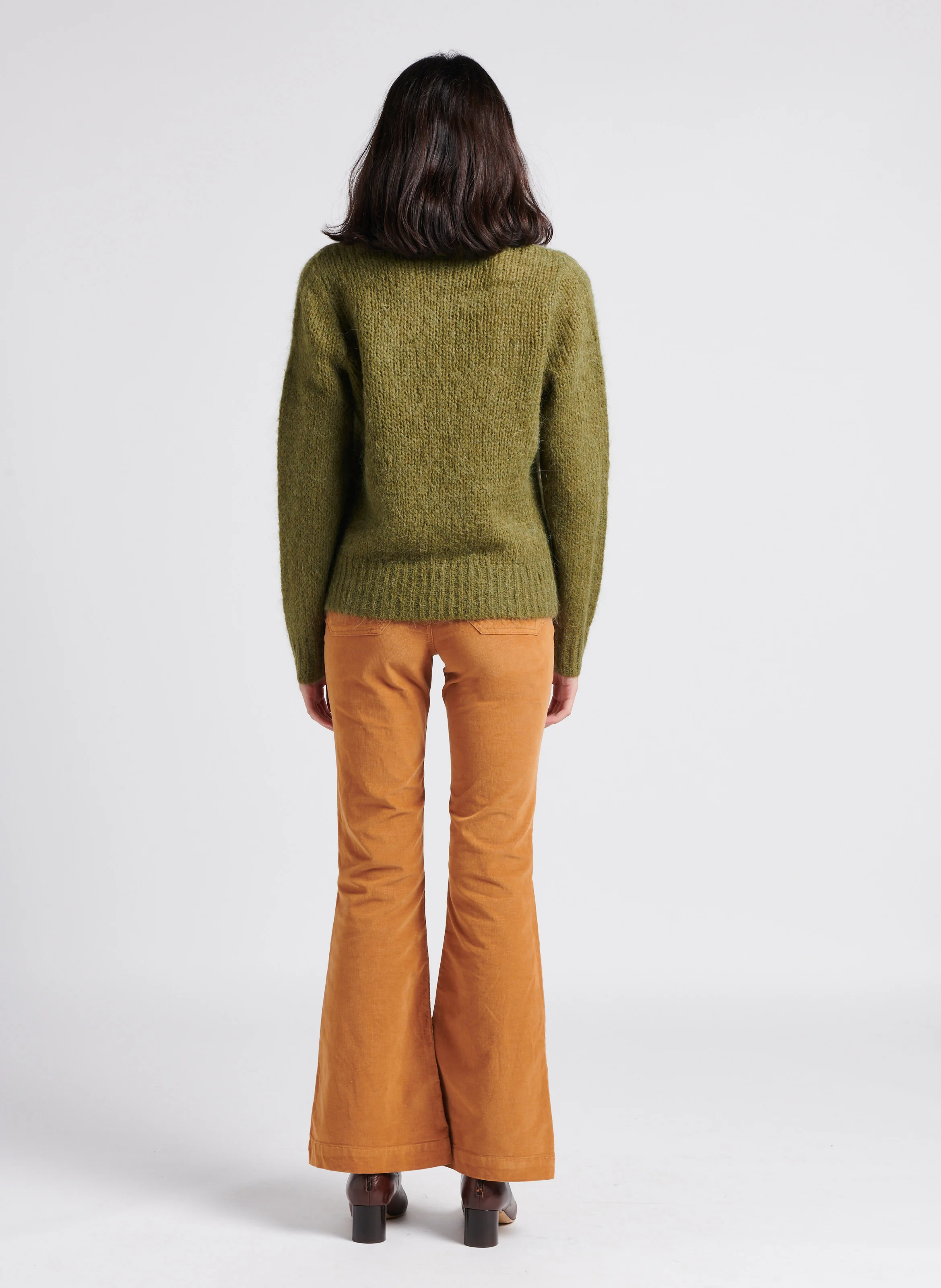 BANU - Pull droit encolure V en laine mélangée | Kaki