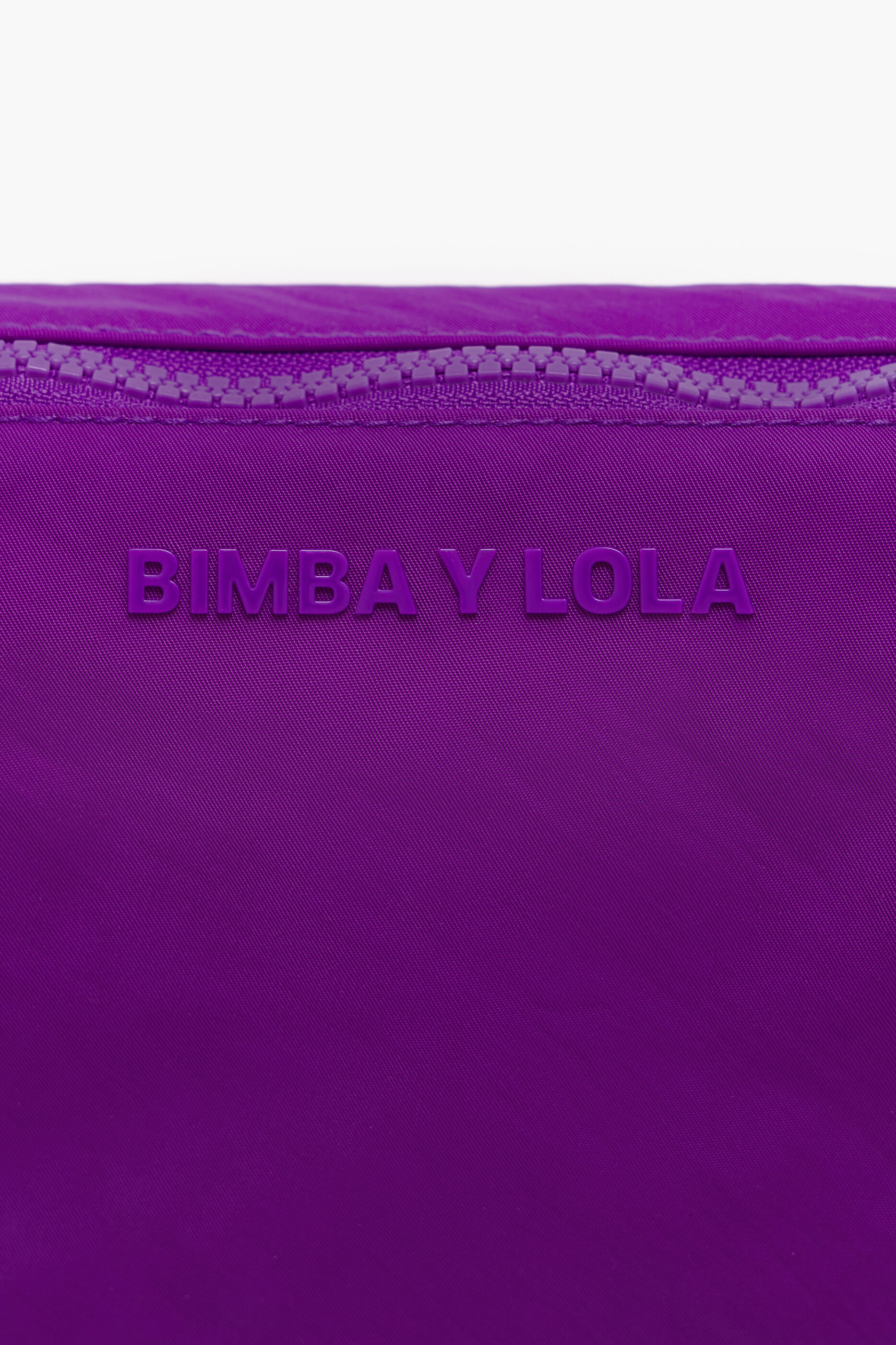 Nécessaire trapezoidal tamanho M violeta