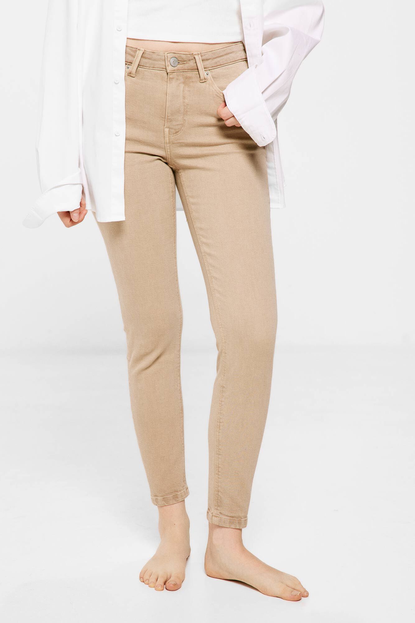 Calça jeans cropped slim colorida
