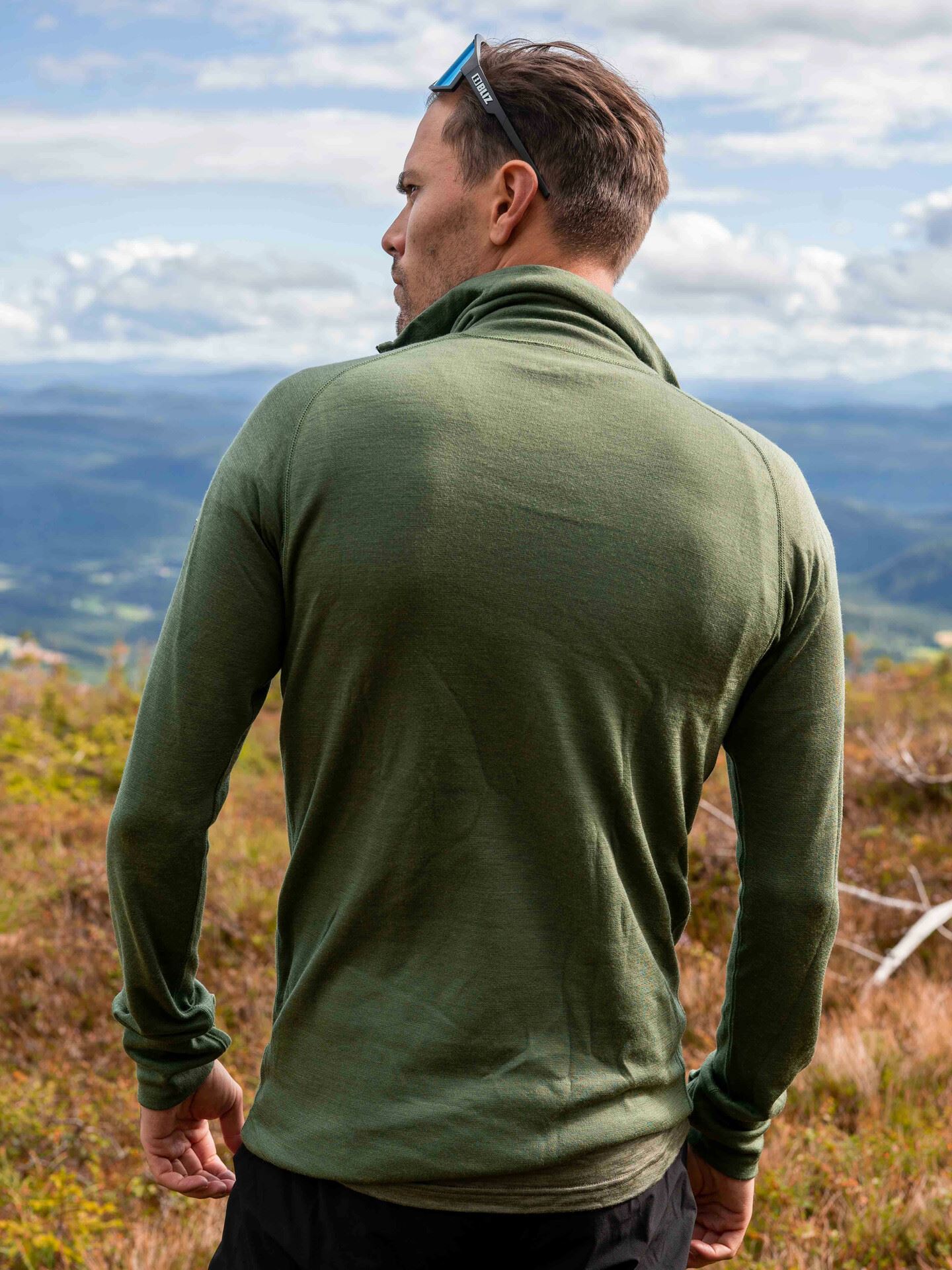 Expedition Man Zip Neck