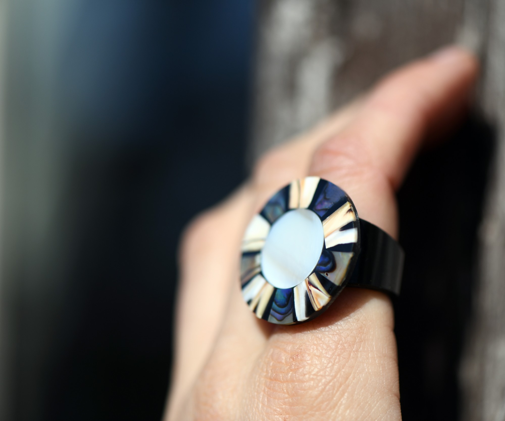 Ring aus Holz und Perlmutt, multicolor, Ø 3 cm günstig bestellen