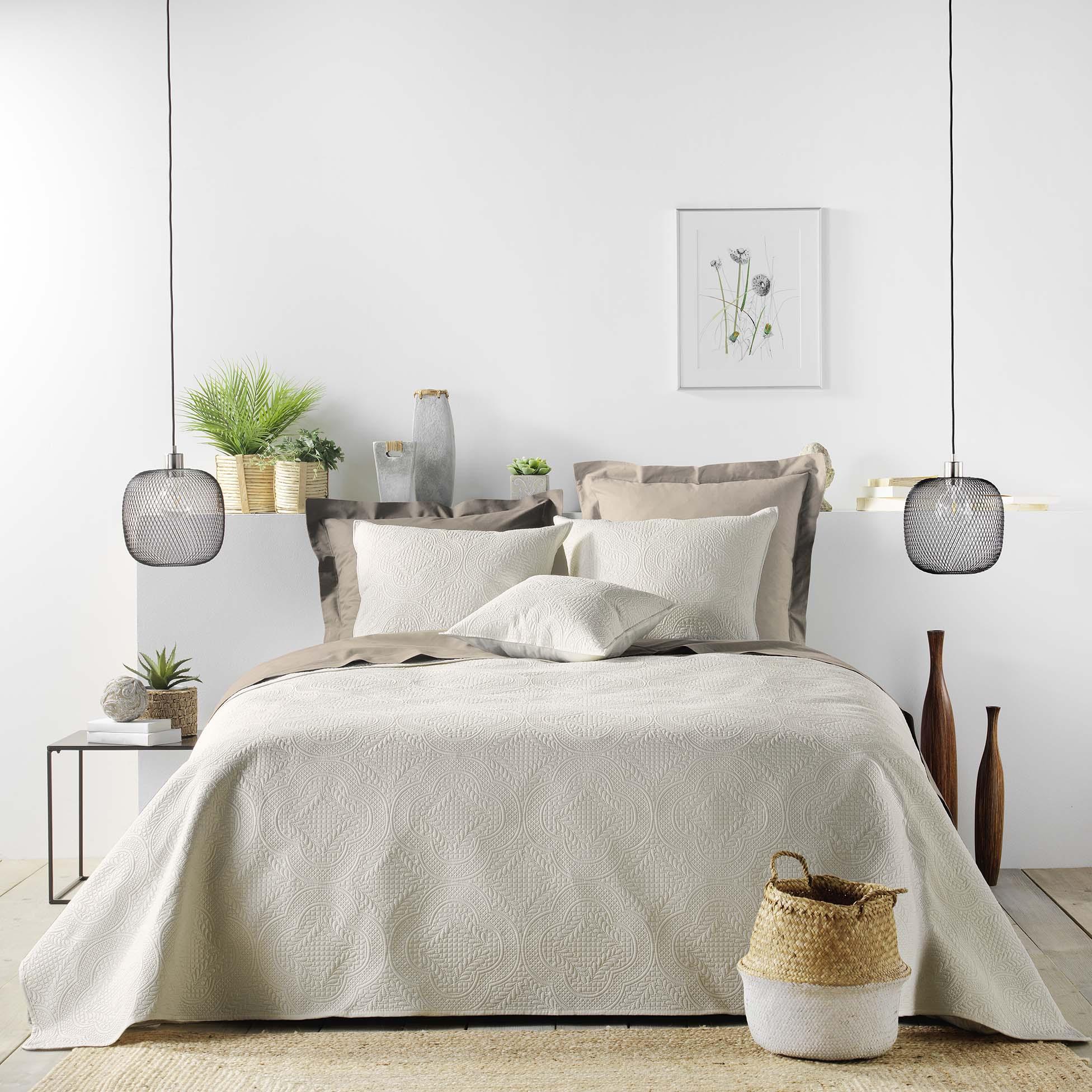COUVRE LIT 2 PERSONNES MATELASSE 220X240CM ROMANE LIN