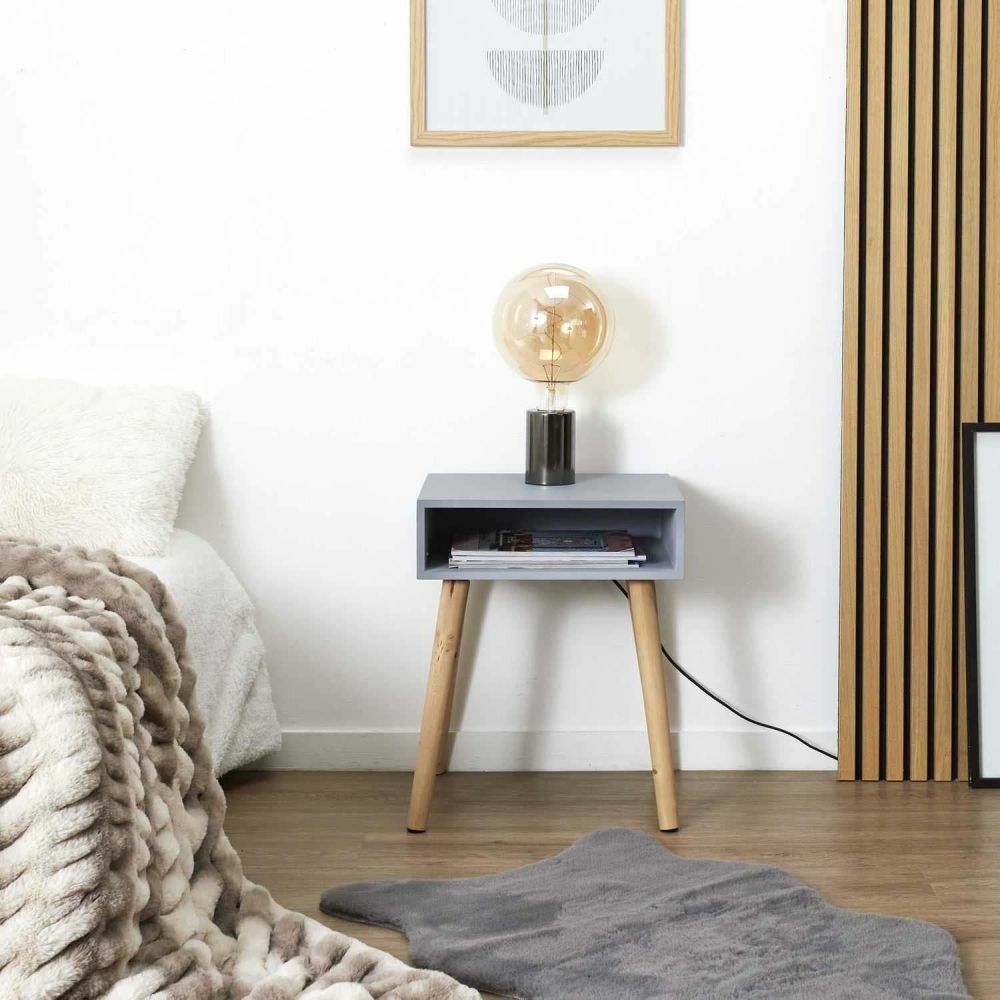 Table de chevet en bois niche colorée