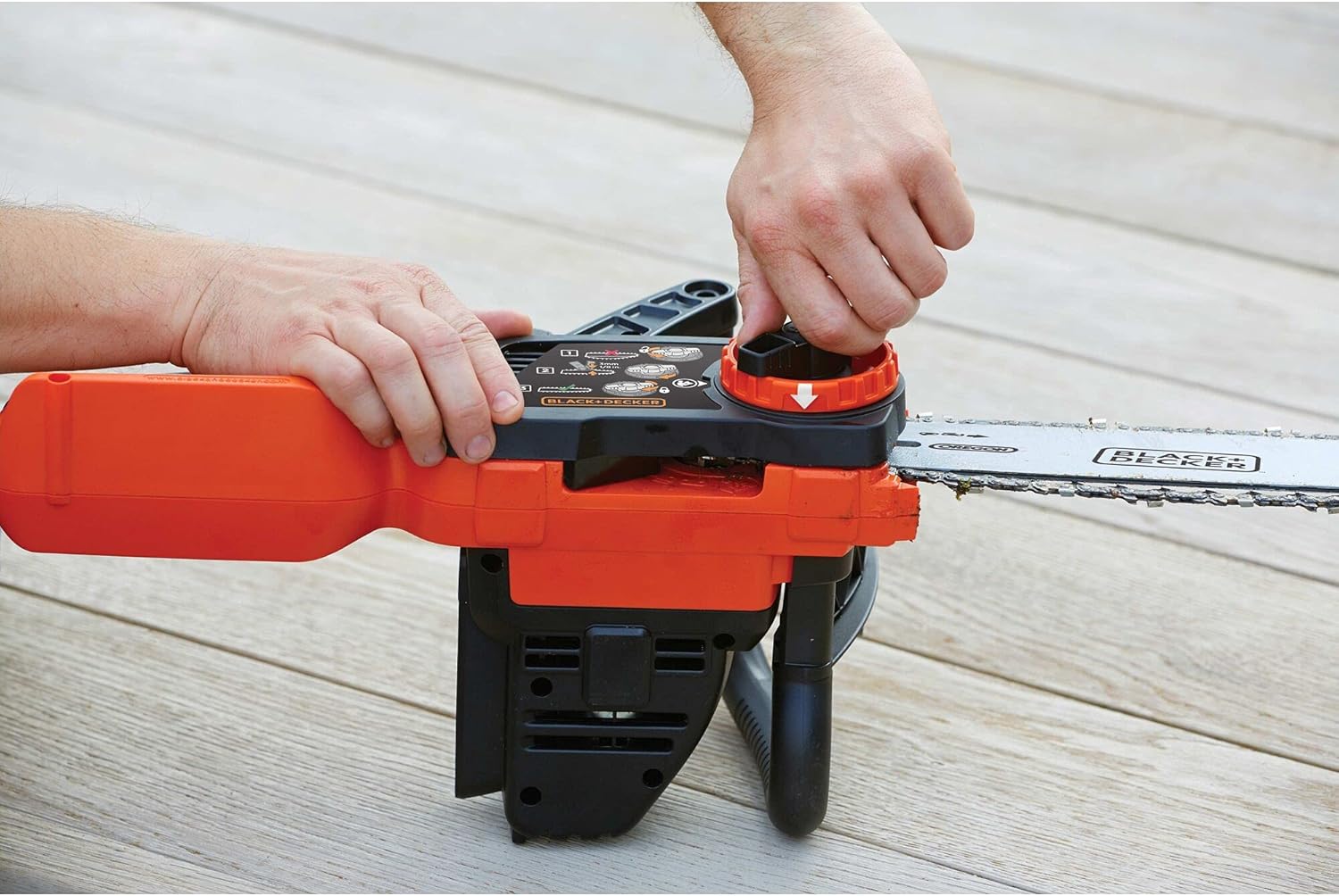 BLACK+DECKER Trononneuse Sans Fil 18 V 25 cm avec Batterie Li-Ion 2 Ah et Chargeur - Scie à Chane avec Lubrification Semi-Automatique - Tendeur de Chaine Sans Outil GKC1825L20-QW