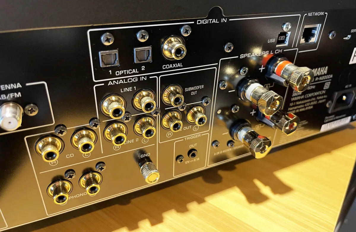 Yamaha R-N2000A Noir Amplis hi-fi stéréo