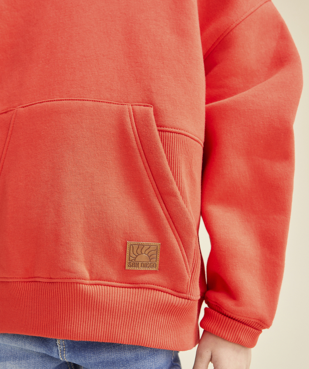 SWEAT À CAPUCHE GARÇON EN FIBRES RECYCLÉES ROUGE AVEC CORDONS