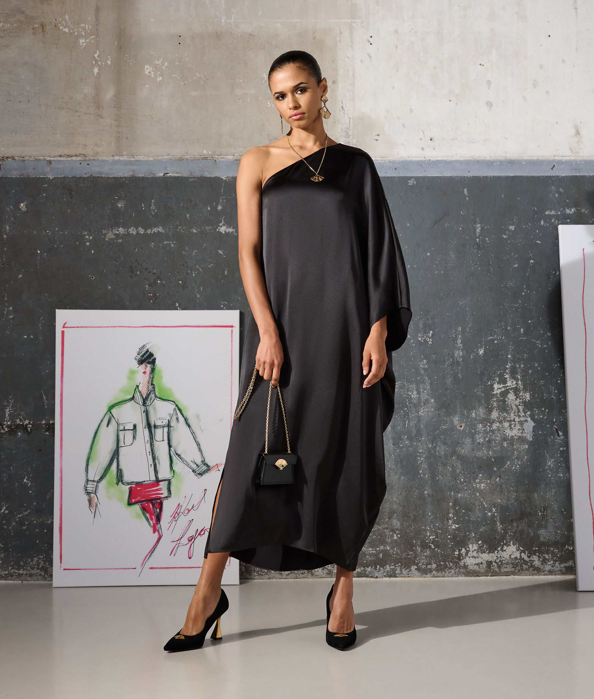 ROBE ASYMÉTRIQUE EN SATIN DRAPÉE
