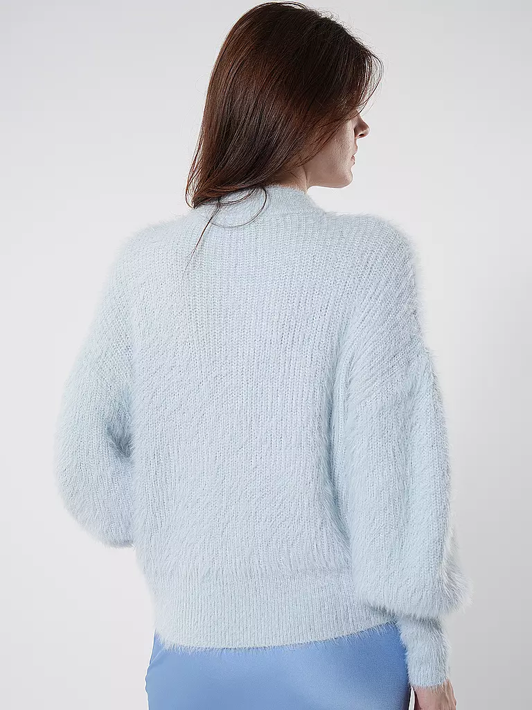 GUESS Pullover in Felloptik KEYLA hellblau