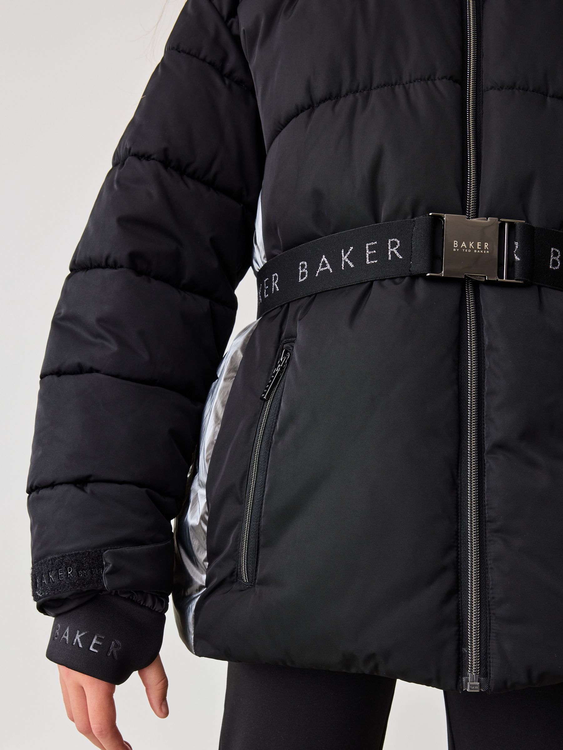 Baker by Ted Baker Regenbestendige Zwarte Gevoerde Jas met Ceintuur en Panelen
