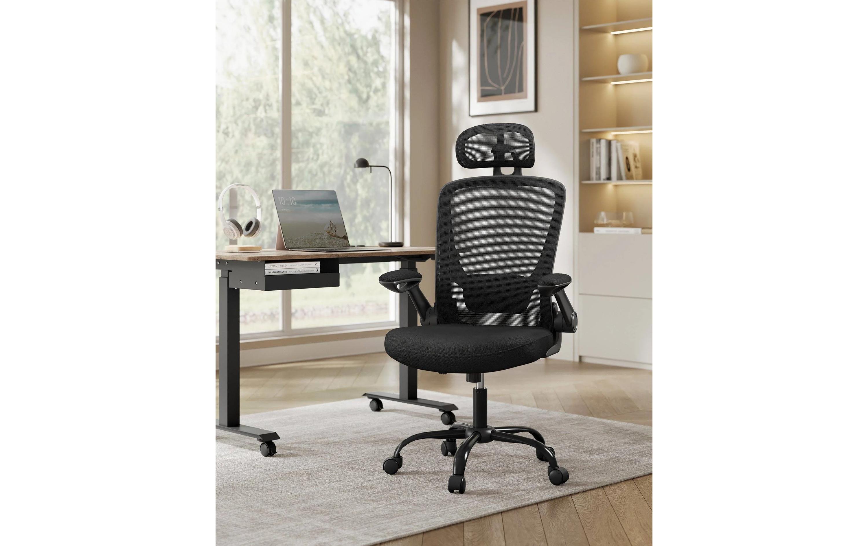 Bürostuhl mit klappbaren Armlehnen<br>Ergonomischer Schreibtischstuhl mit atmungsaktivem Netz, klappbaren Armlehnen, verstellbarer Lendenwirbelstütze und Kopfstütze