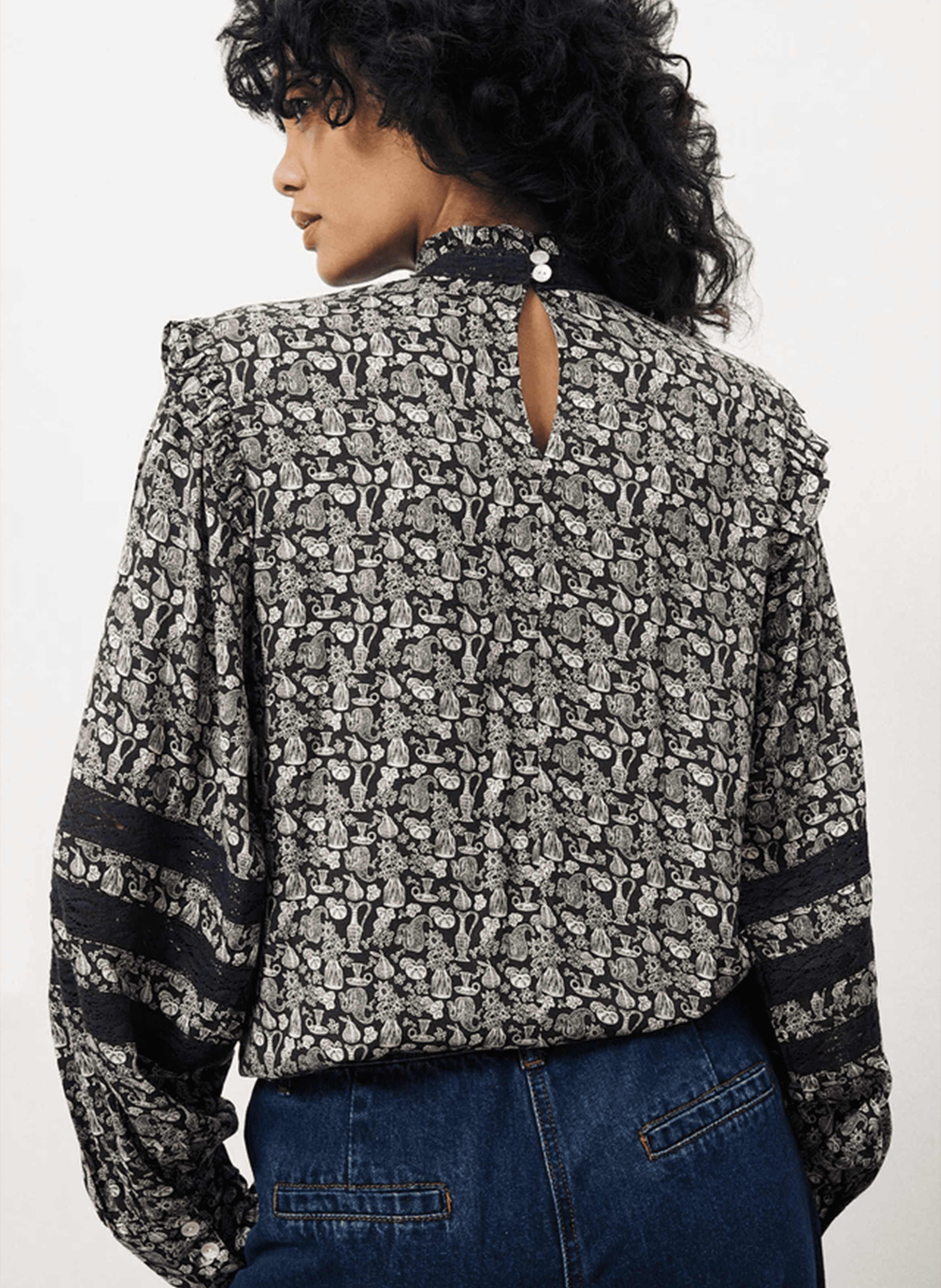 GYLIANE - Blouse droite col victorien imprimée | Multicolore
