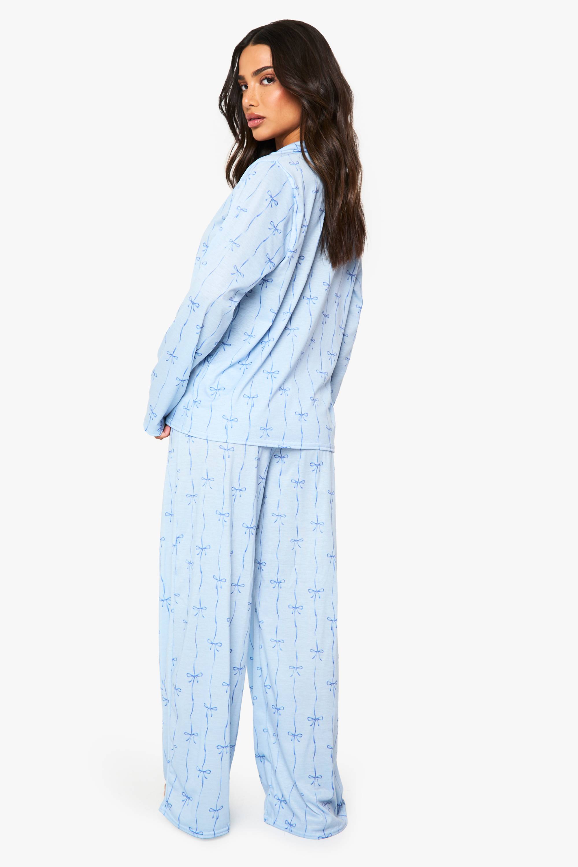 boohoo Petite Pyjama Ensemble Chemise à Manches Longues & Pantalon à Motif Noeud
