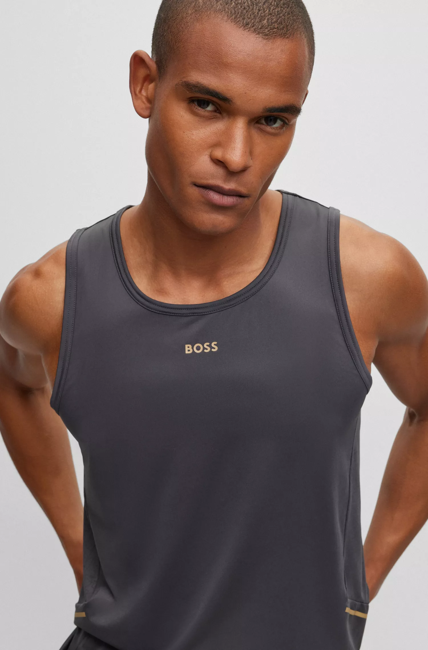 Regata verde slim-fit da BOSS com estampa refletora decorativa.