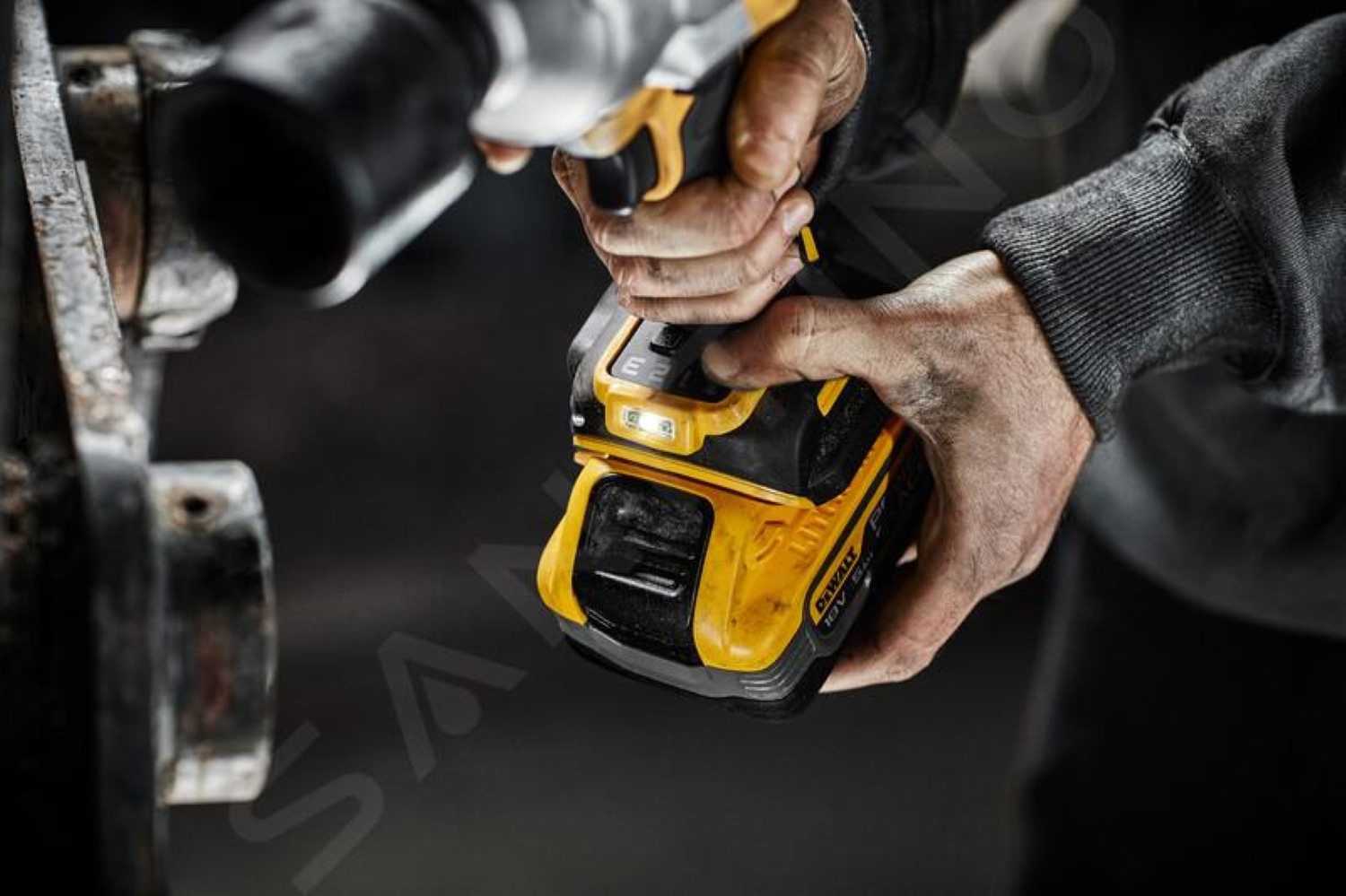 DeWALT DCF961H2T