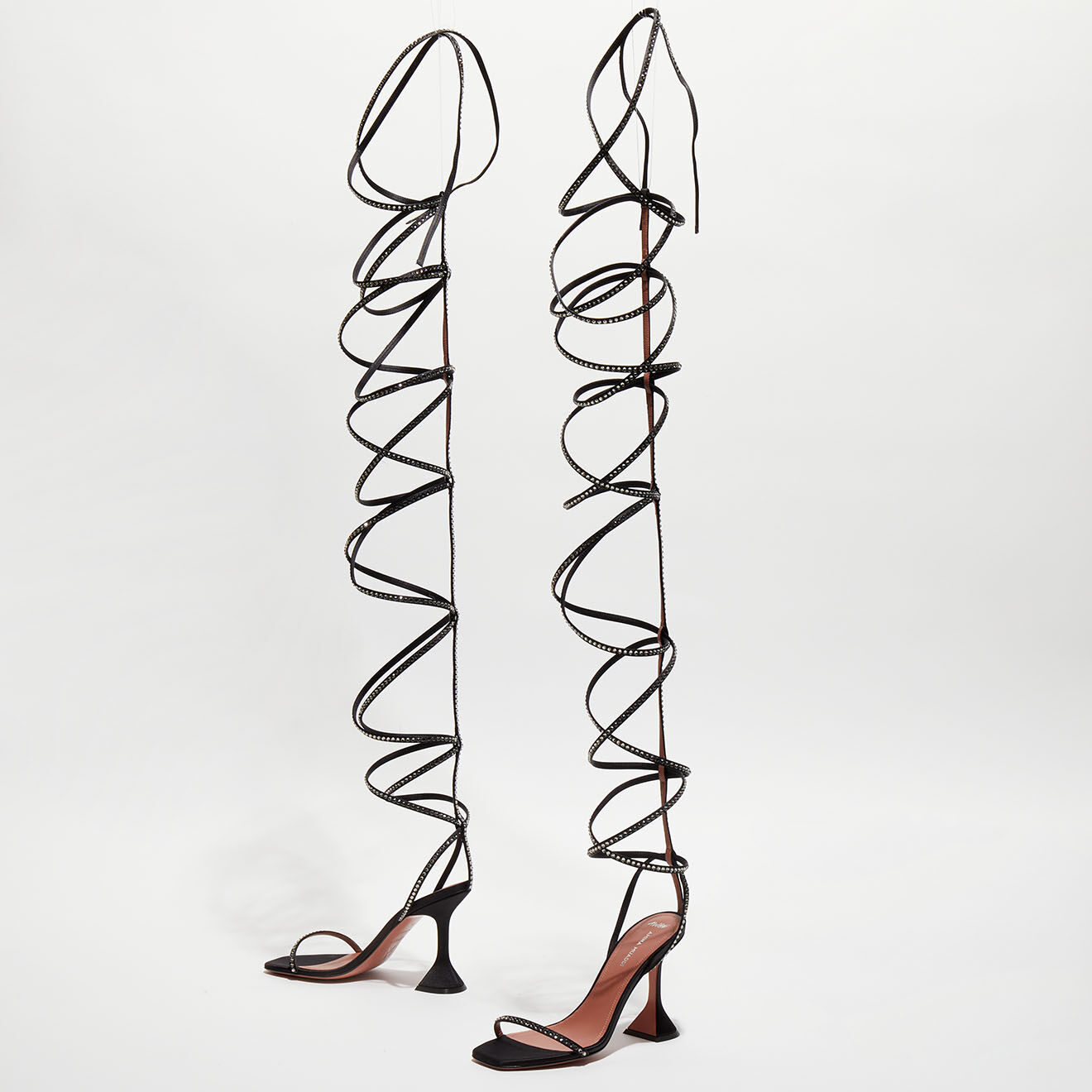 Amina Muaddi Sandales en Satin & Strass Gladi noires - Talon 10 cm
