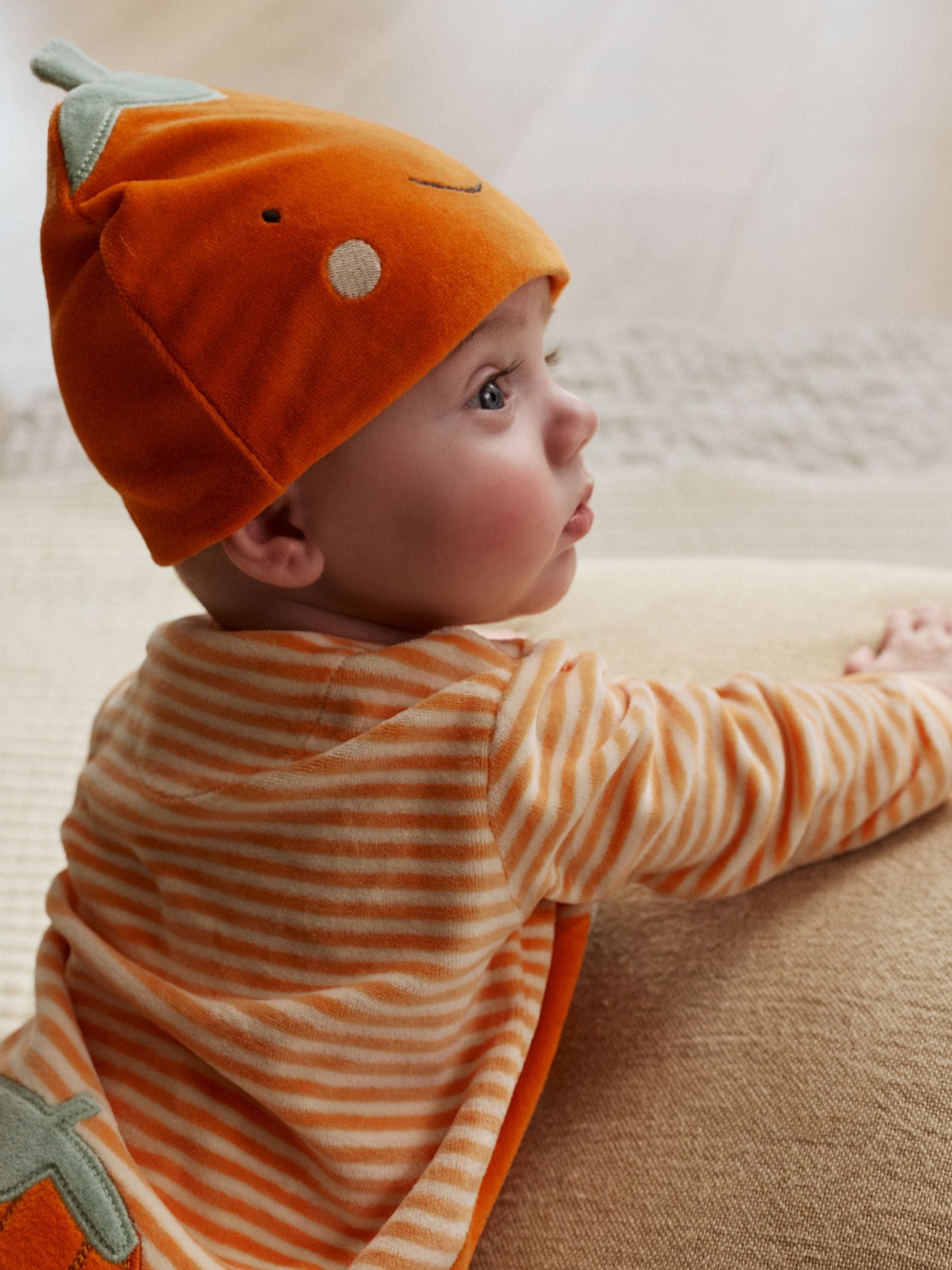 Oranje - Halloween velours babyrompertje met pompoenprint (0mnd-2jr)