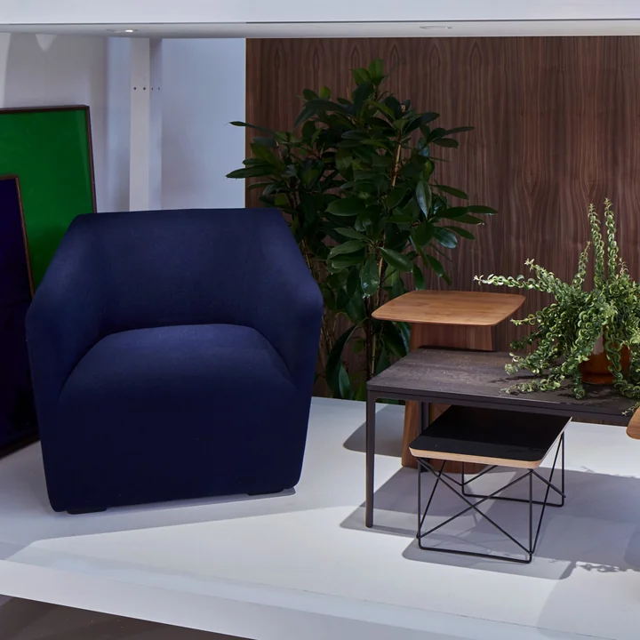 Vitra - Wooden Side Table, Nussbaum / klein