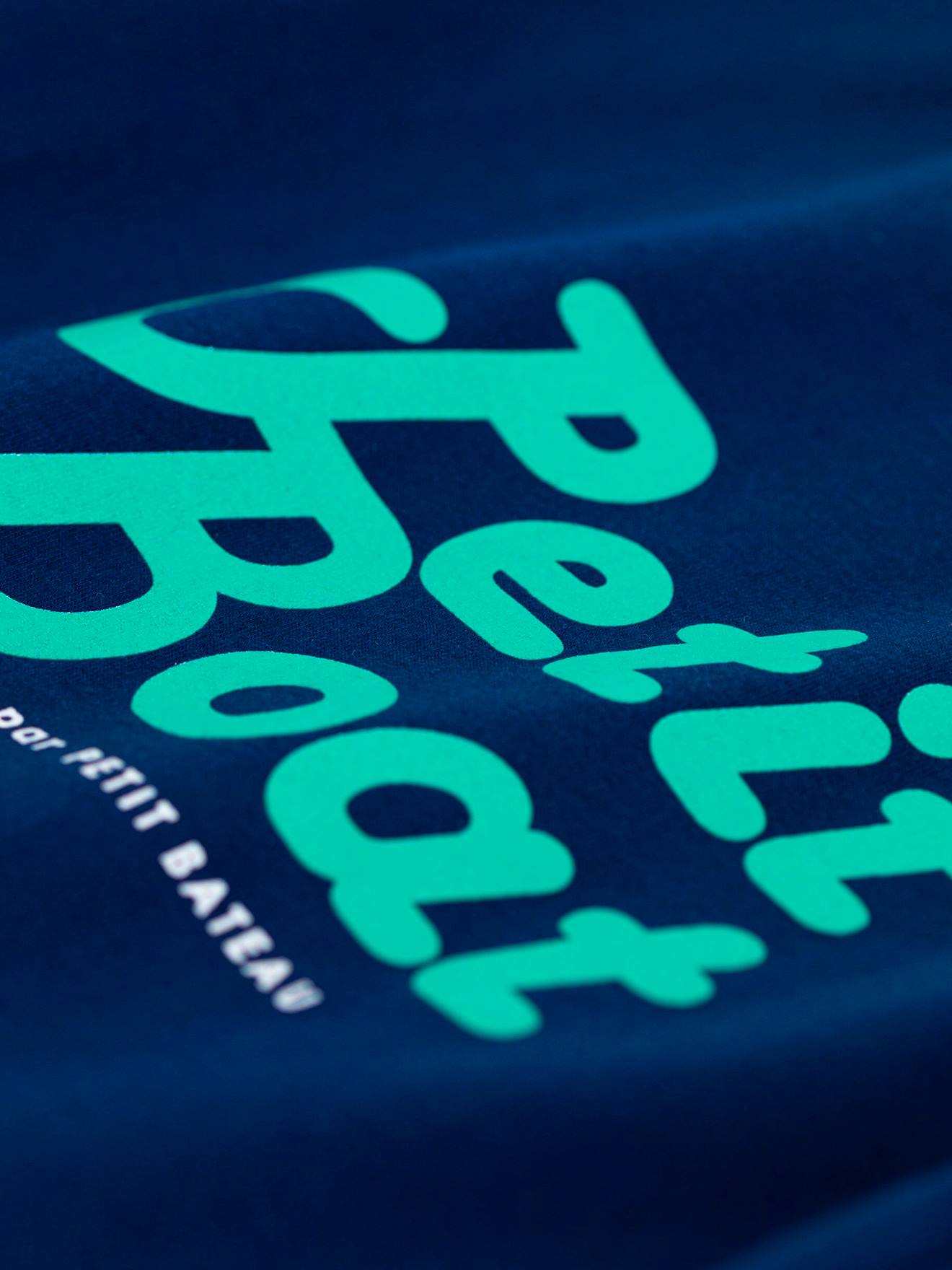 Camiseta infantil PETIT BATEAU de algodão, manga curta, azul médio liso com estampas.