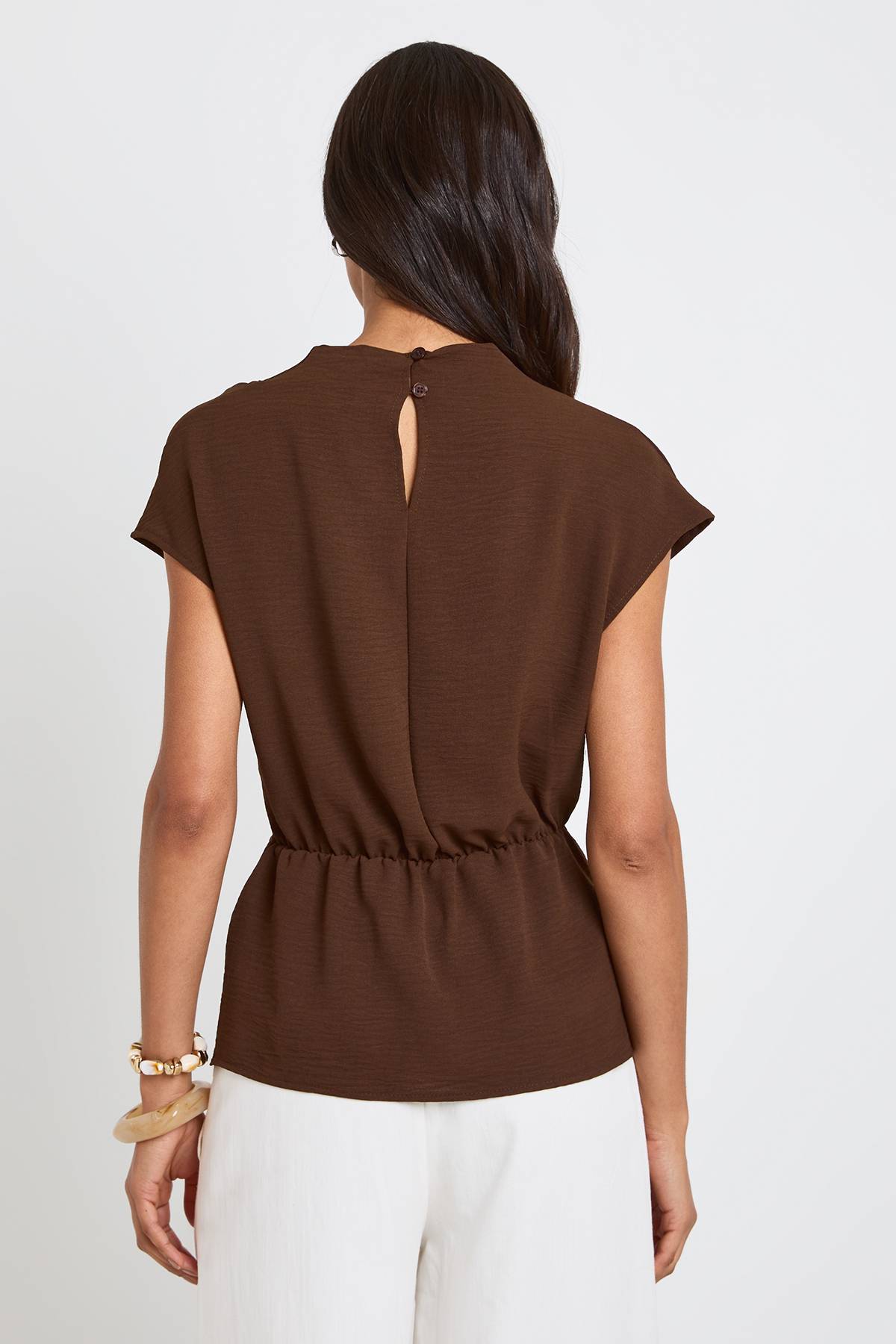 boohoo Chemisier Col Bénitier Avec Bordure Dorée Martelée Tall