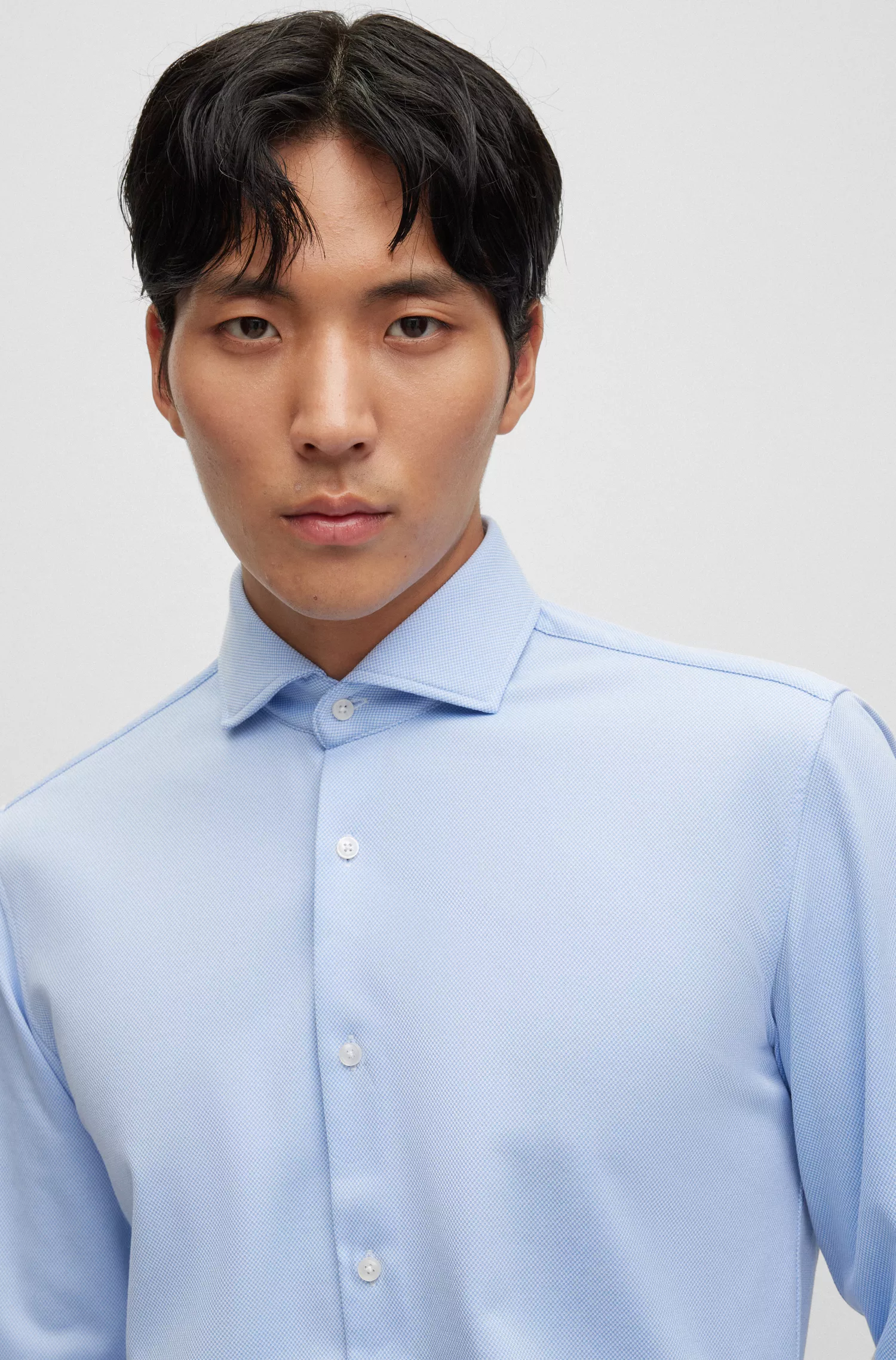 Camisa BOSS preta de corte slim em jérsei estruturado de alta performance com elasticidade.