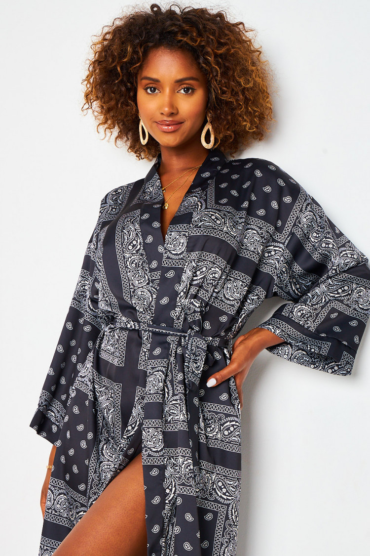 Kimono ceinturé noir imprimé foulard