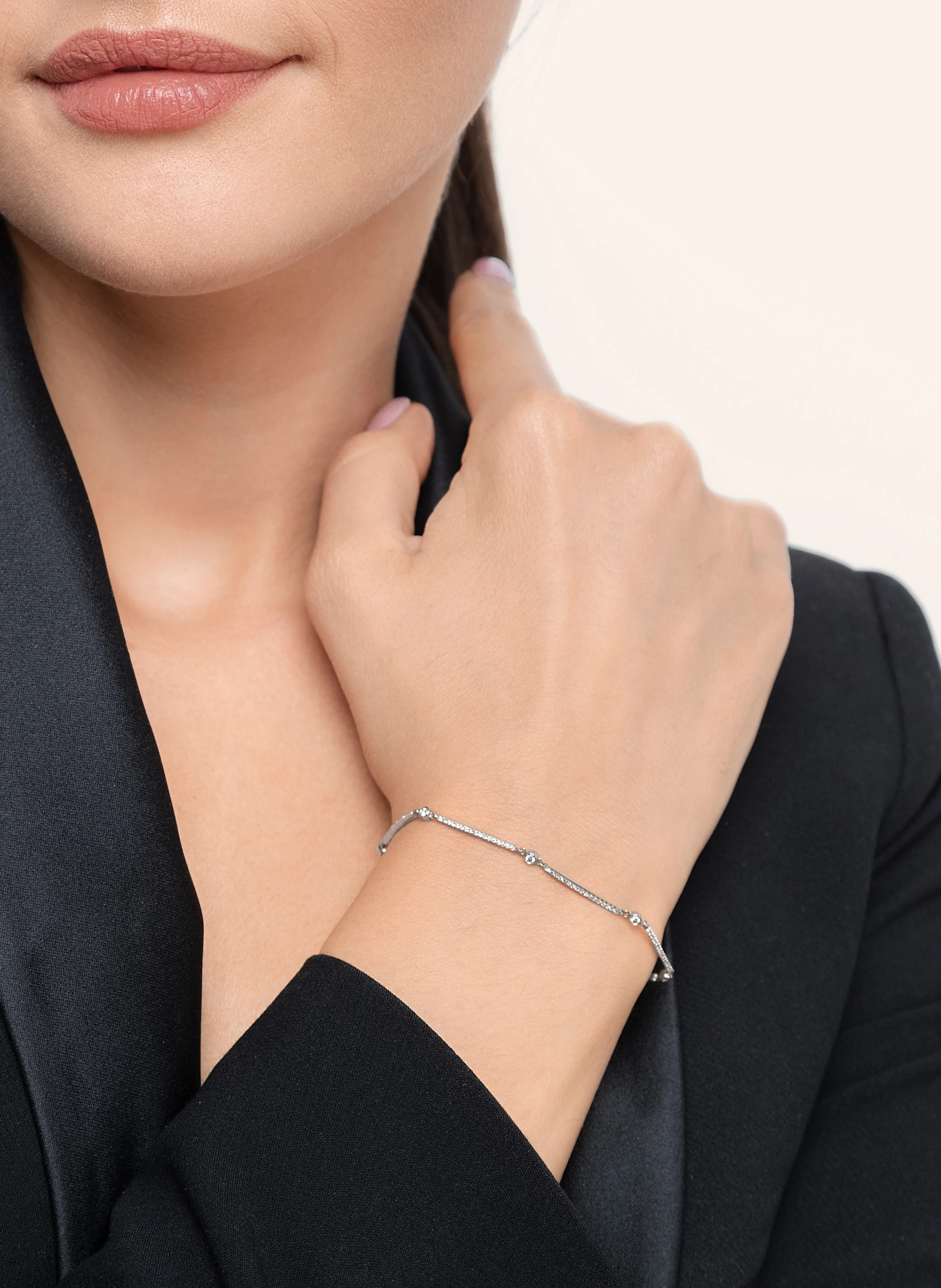 Leaf Armband BAR aus 18 Karat Weißgold mit Diamanten