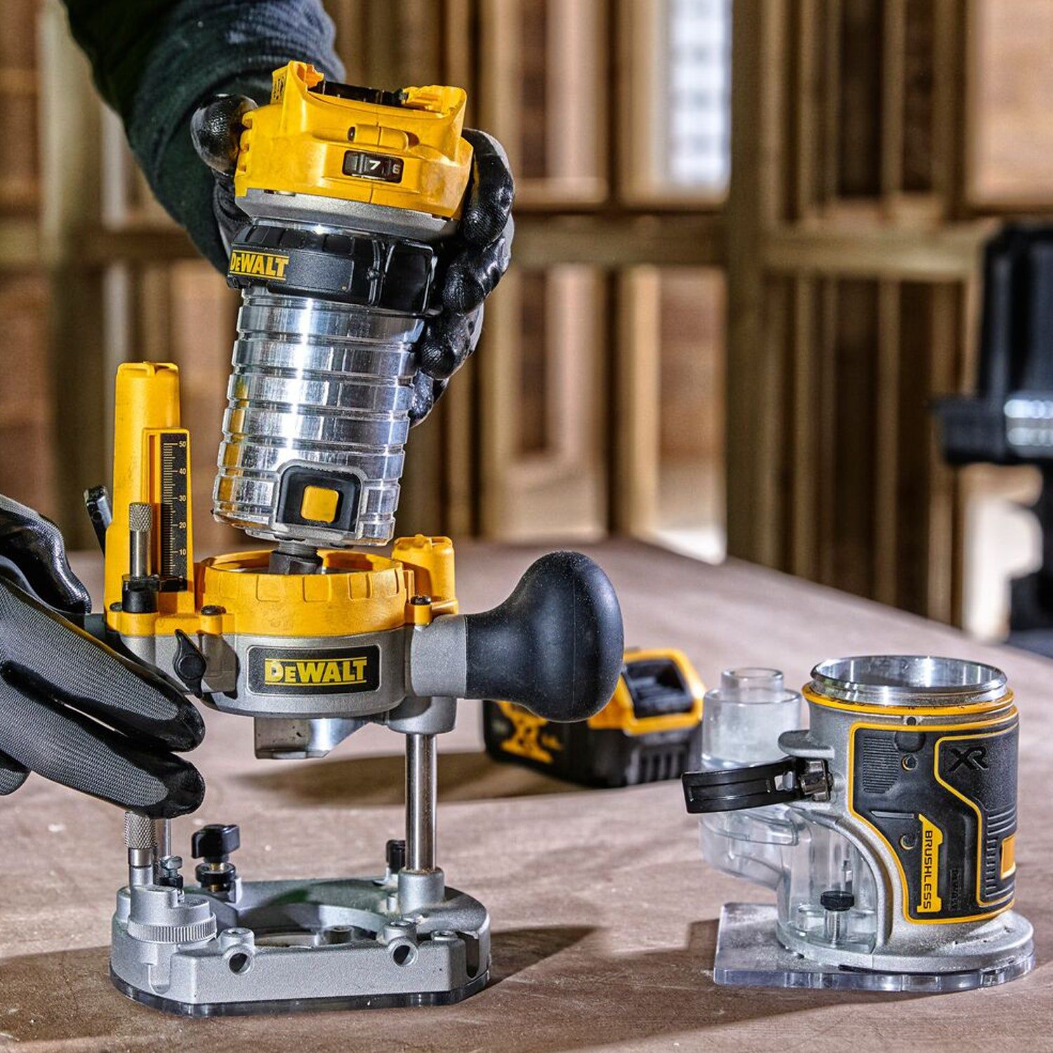 DeWALT DCW604NT Accu boven- en kantenfrees 18V XR Basic Body in TSTAK