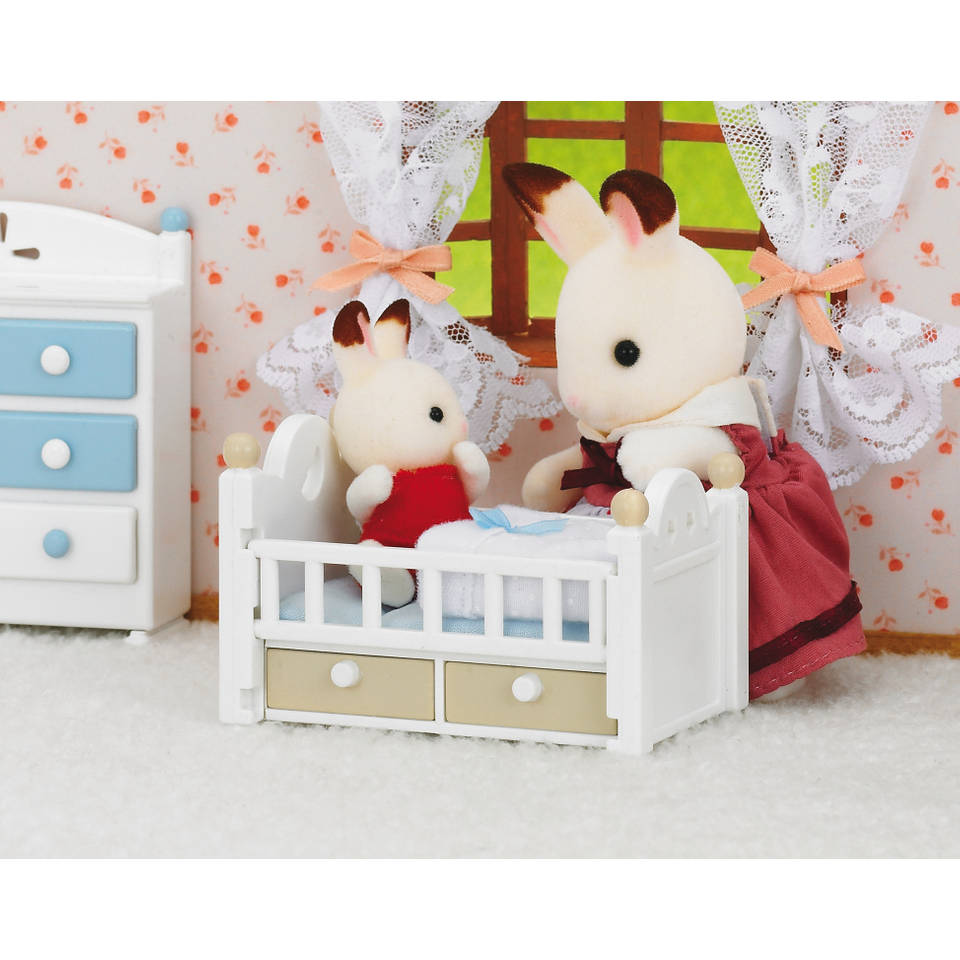 Sylvanian Families set baby Chocoladekonijn met babybedje 5017