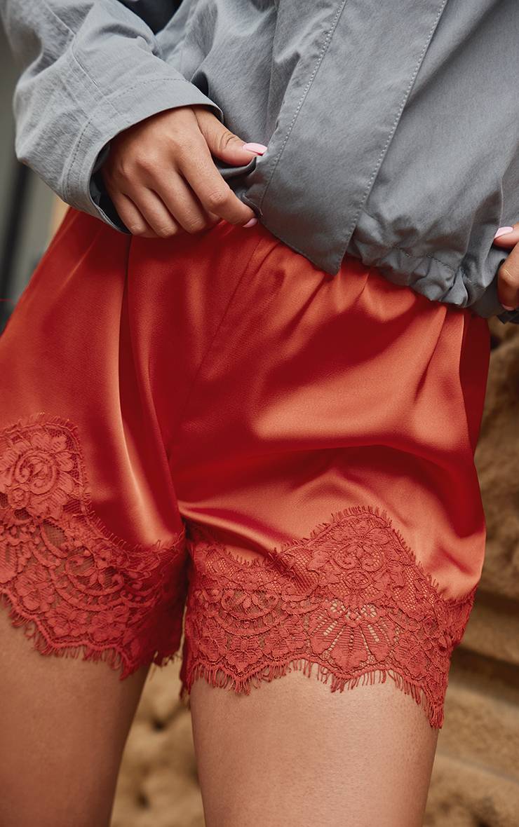 Orange Short En Satin À Cordon De Serrage Et Bordure En Dentelle