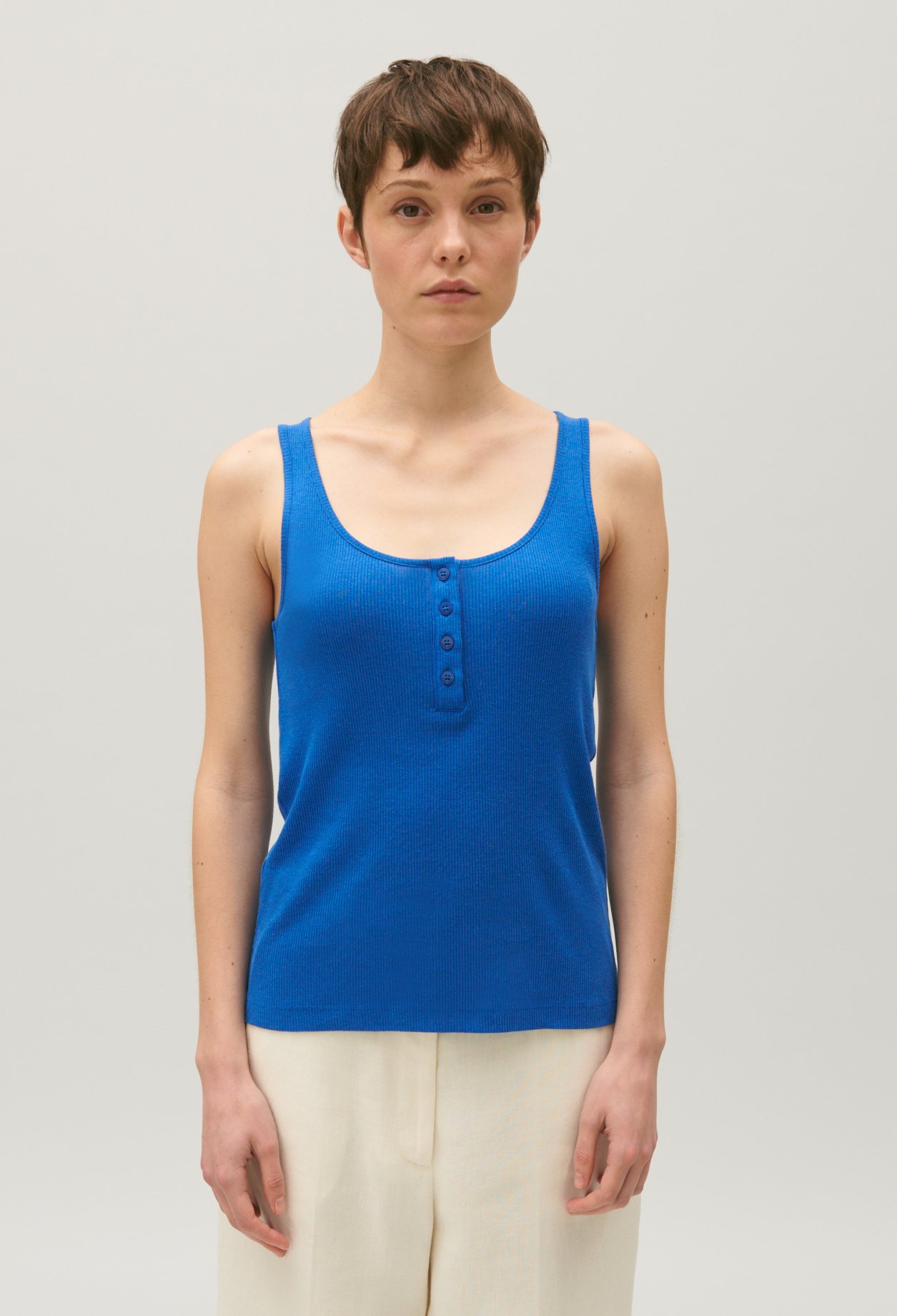 Debardeur boutonne bleu