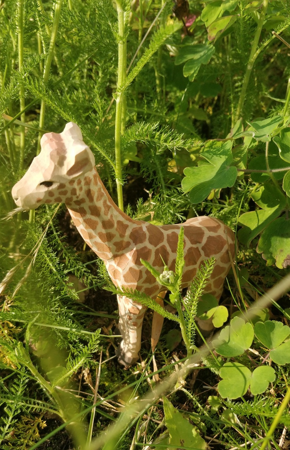 Figurine girafe en bois
