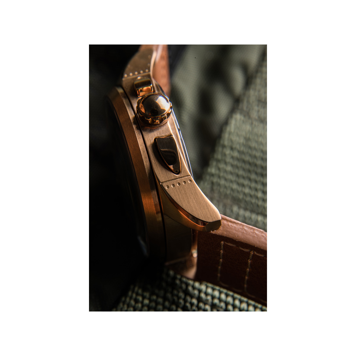 Montre AVI 8 Spitfire homme acier doré bracelet cuir caramel