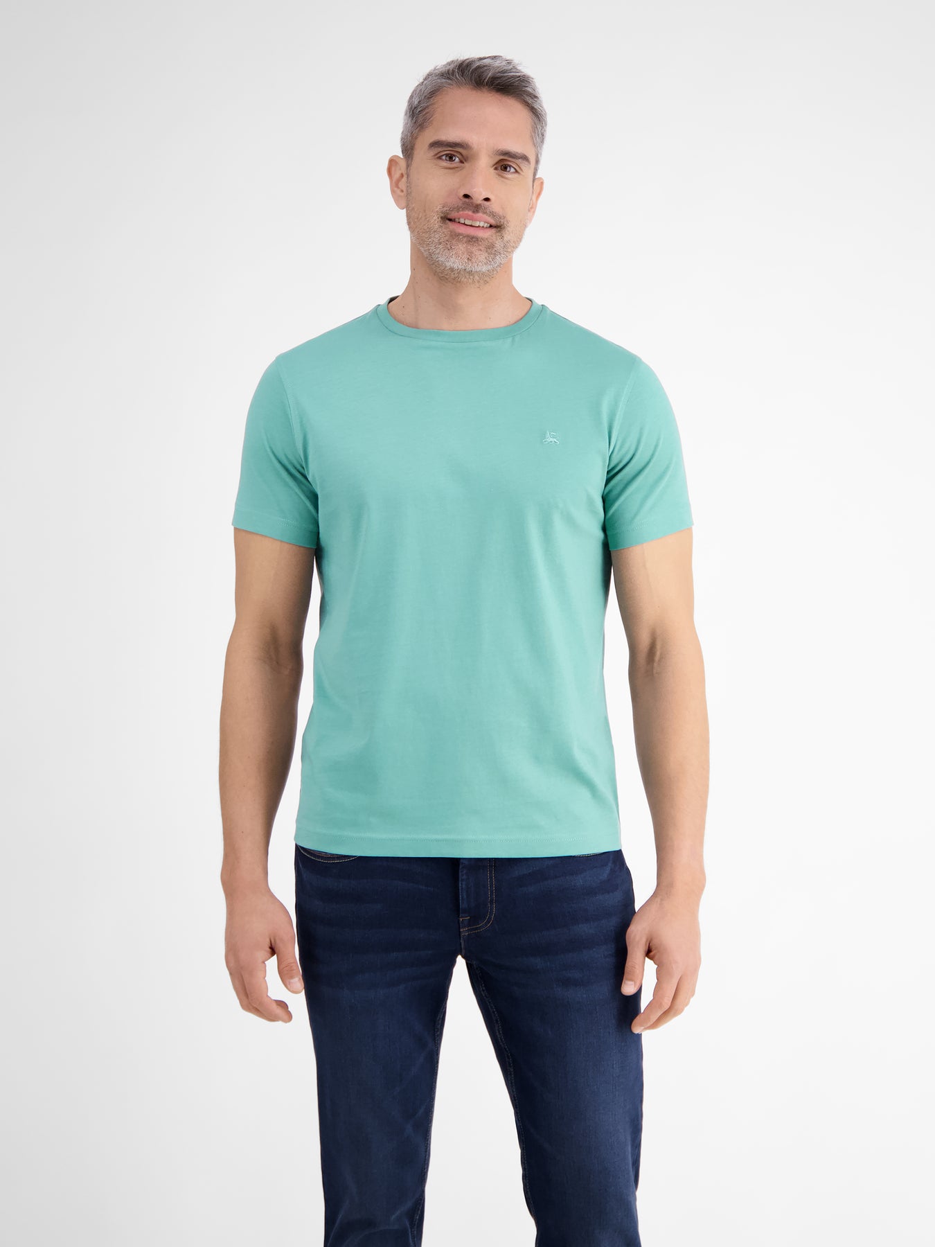 Basic T-Shirt mit Logostitck, unifarben