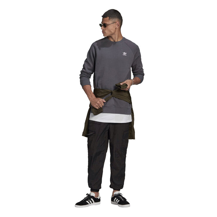 adidas LOUNGEWEAR Trefoil Essentials Crewneck sweatshirt Grå