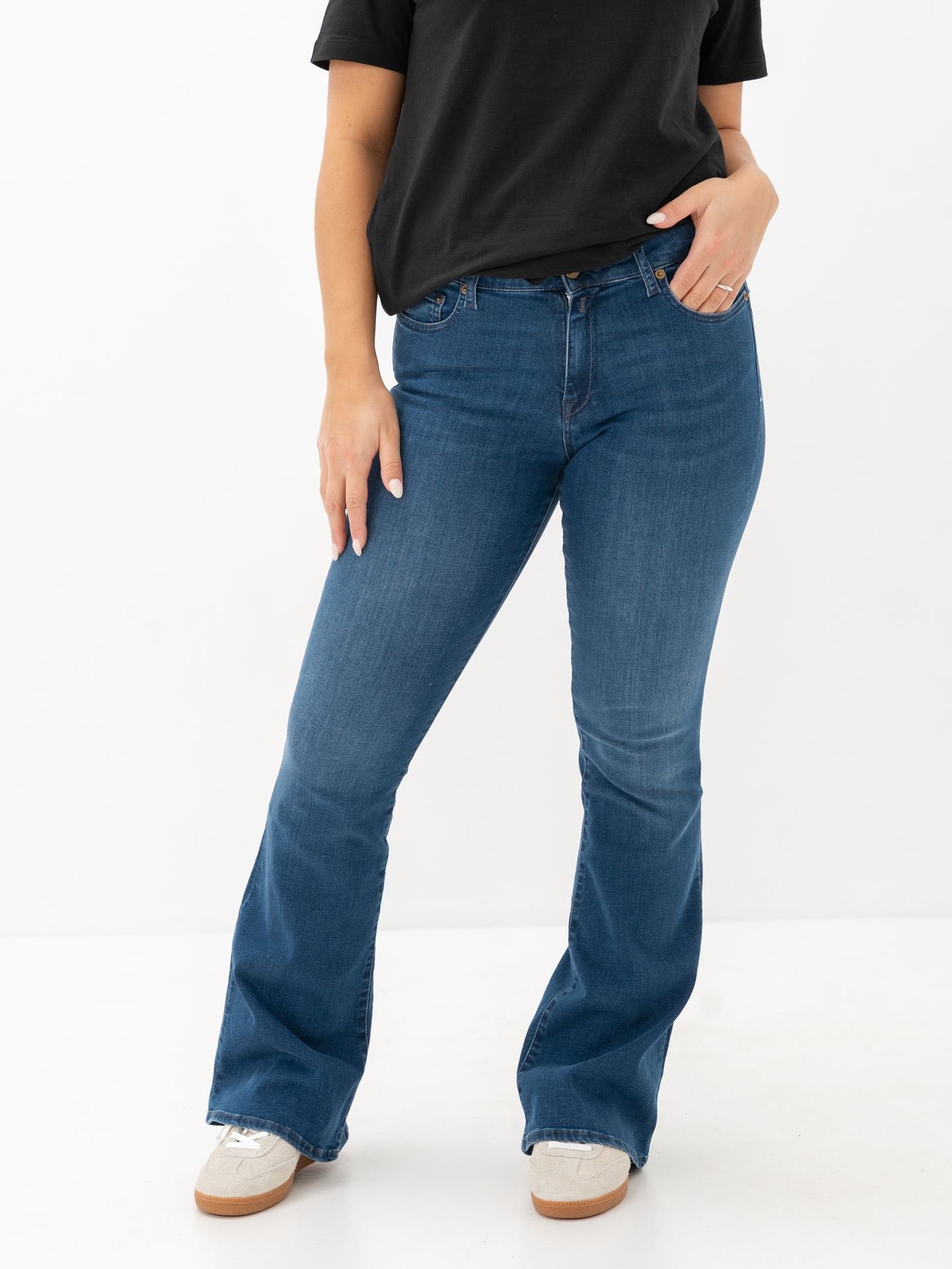 Joella Flare