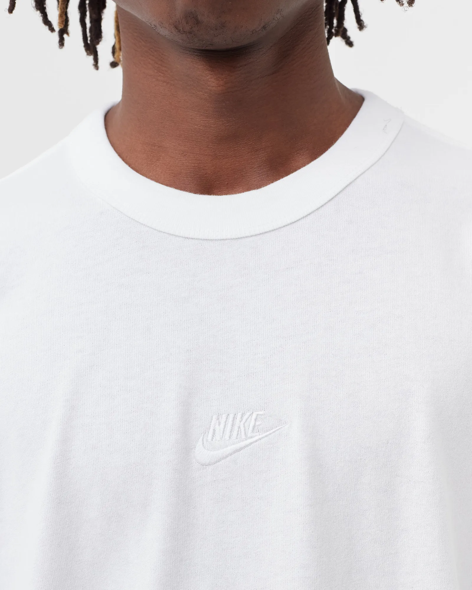 Nike Premium Essentials Tee