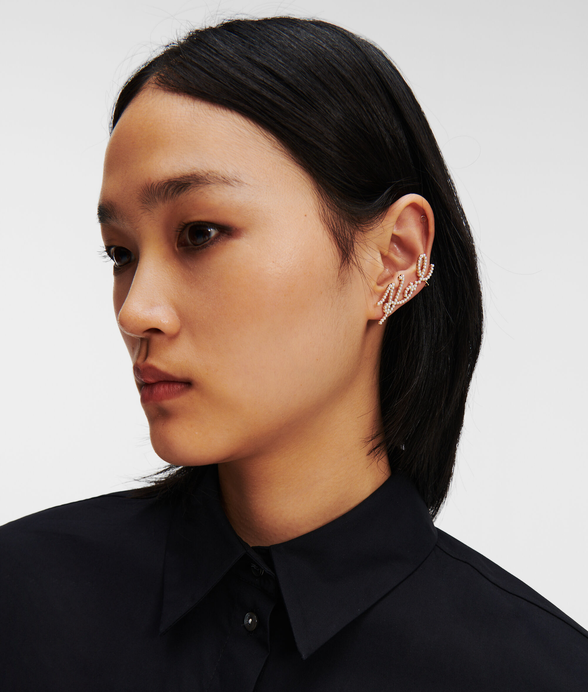 CLOUS D'OREILLES EN PERLES K/SIGNATURE